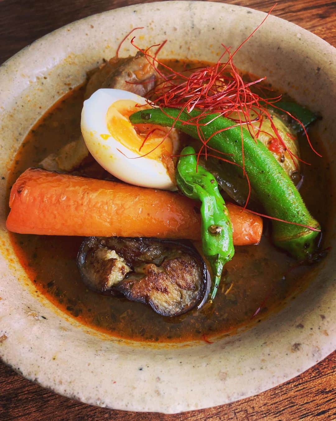 林幸治のインスタグラム：「北海道のスパイス専門店「メランジェ」のスープカレーキットで、スープカレーを作る。めちゃくちゃ美味しい！  #スパイス専門店メランジェ」