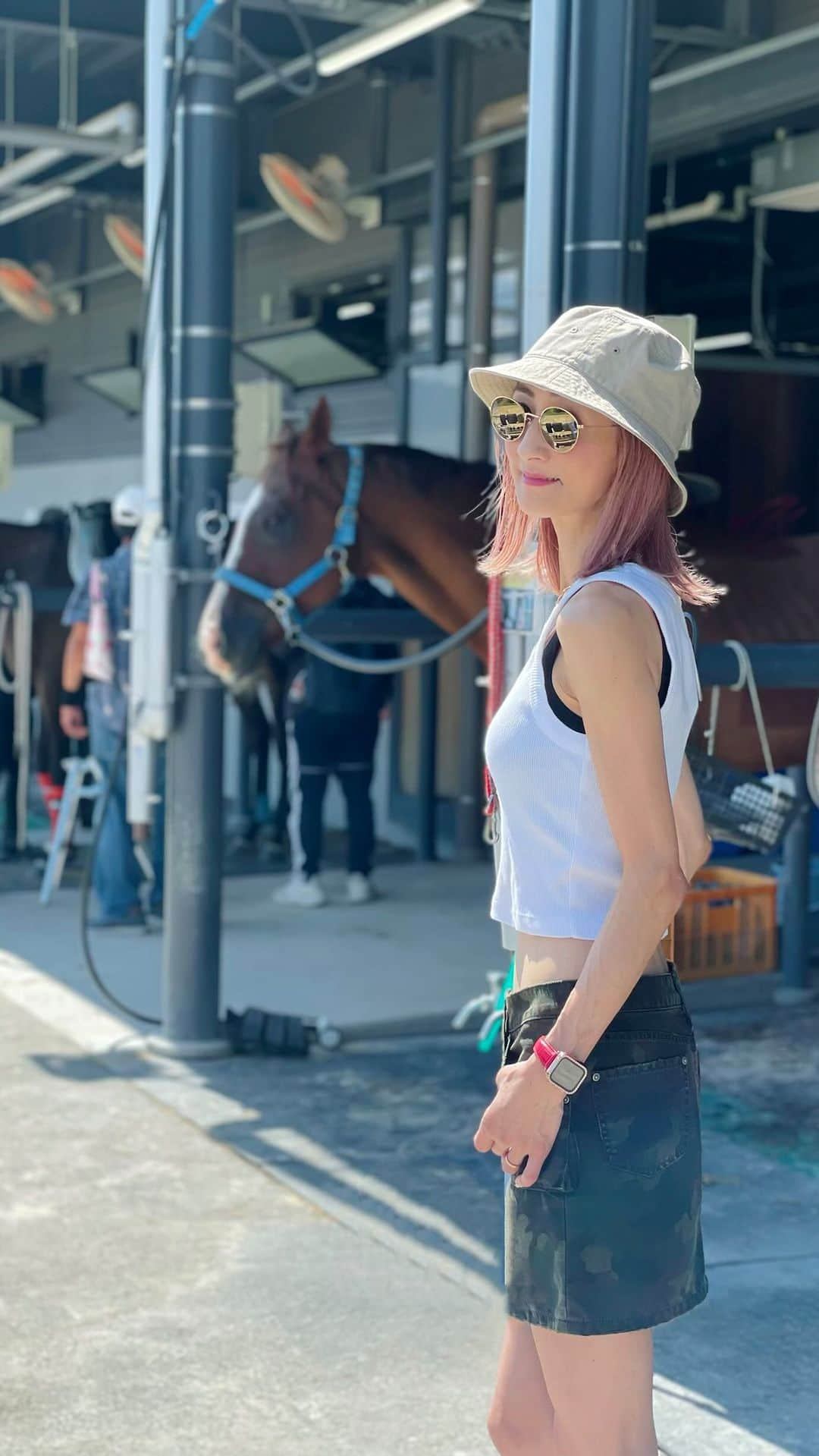 彩耶のインスタグラム：「乗馬初体験🐎  子供の頃にポニーに乗った記憶はあるけど こんな風にしっかり乗馬は初めて〜🐴  滋賀 大津にある 一 LAC et DRAGON HORSE PARK 一  スタッフの方が丁寧に教えてくださって 乗馬初体験🔰の私でも、めちゃ楽しめました💕  競走馬だった🏇テールコートくんは気性が穏やかでめちゃお利口さんだったよ♡ 涼しくなった頃また是非行きたいなぁ🐴💕 ⠀⠀⠀ ⠀⠀ 近くにあるお洒落なカフェでランチ🍽️ そして、琵琶湖をドライブ〜🚗楽しい1日になりました💕  ⠀⠀⠀ ⠀⠀ @lacetdragon  #乗馬 #初体験 #お馬さん #馬 #琵琶湖 #滋賀 #滋賀大津 #ラクエドラゴンホースパーク #lacetdragon #lacetdragonhorsepark」