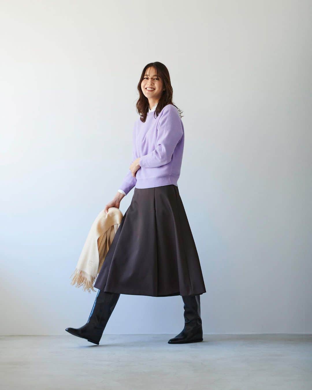 ロペのインスタグラム：「【WINTER LOOK Vol,1】 ⁡ Dynamism Chic- 静けさの中にDynamismを感じるドラマチックな展開の予感…。 心地よい涼しさを感じ始め、秋から冬をまたぐアウターやニットが登場。 ビジューや透け感のあるアイテムにリュクスなコートを羽織れば、そこはフランス映画のワンシーン。 ⁡ J'aDoRe JUN ONLINEでご購入いただけます。 ⁡ ⁡ ⁡ @rope_jp @jadorejunonline  #look #ロペ #ROPÉ #ropejp」
