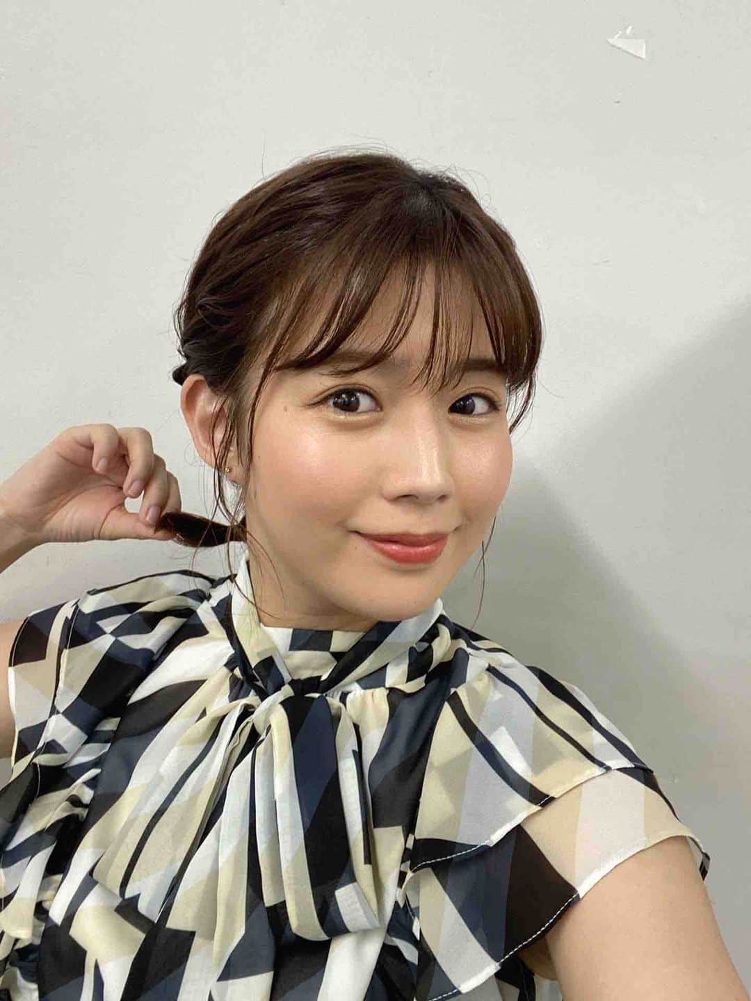 テレビ朝日アナウンサー公式さんのインスタグラム写真 - (テレビ朝日アナウンサー公式Instagram)「よる9時からは  #ABEMAPrime 「この夏は暑くてアップヘアにしていることが多かったです。あんなに暑い暑いとうんざりしていたのに、朝晩などに秋の雰囲気を感じ始めるとちょっぴりさみしくもなりますね。」 #田中萌 #アベプラ」9月19日 20時01分 - tvasahi_announcers