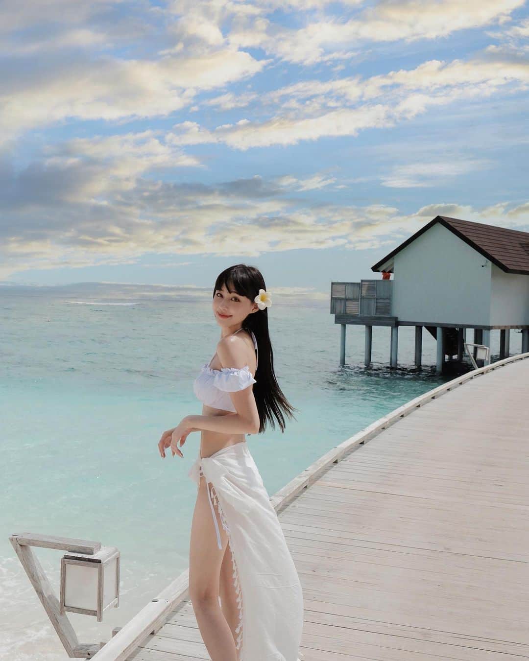 のインスタグラム：「期待的水上屋🏠🏝️ 我照片都跳著發，這是倒數第二天的照片 一開始我是吃胖去馬爾地夫，幾天下來瘦的好明顯 我還是最愛台灣的食物😋每次去熱帶地方都會變瘦的我🥲」