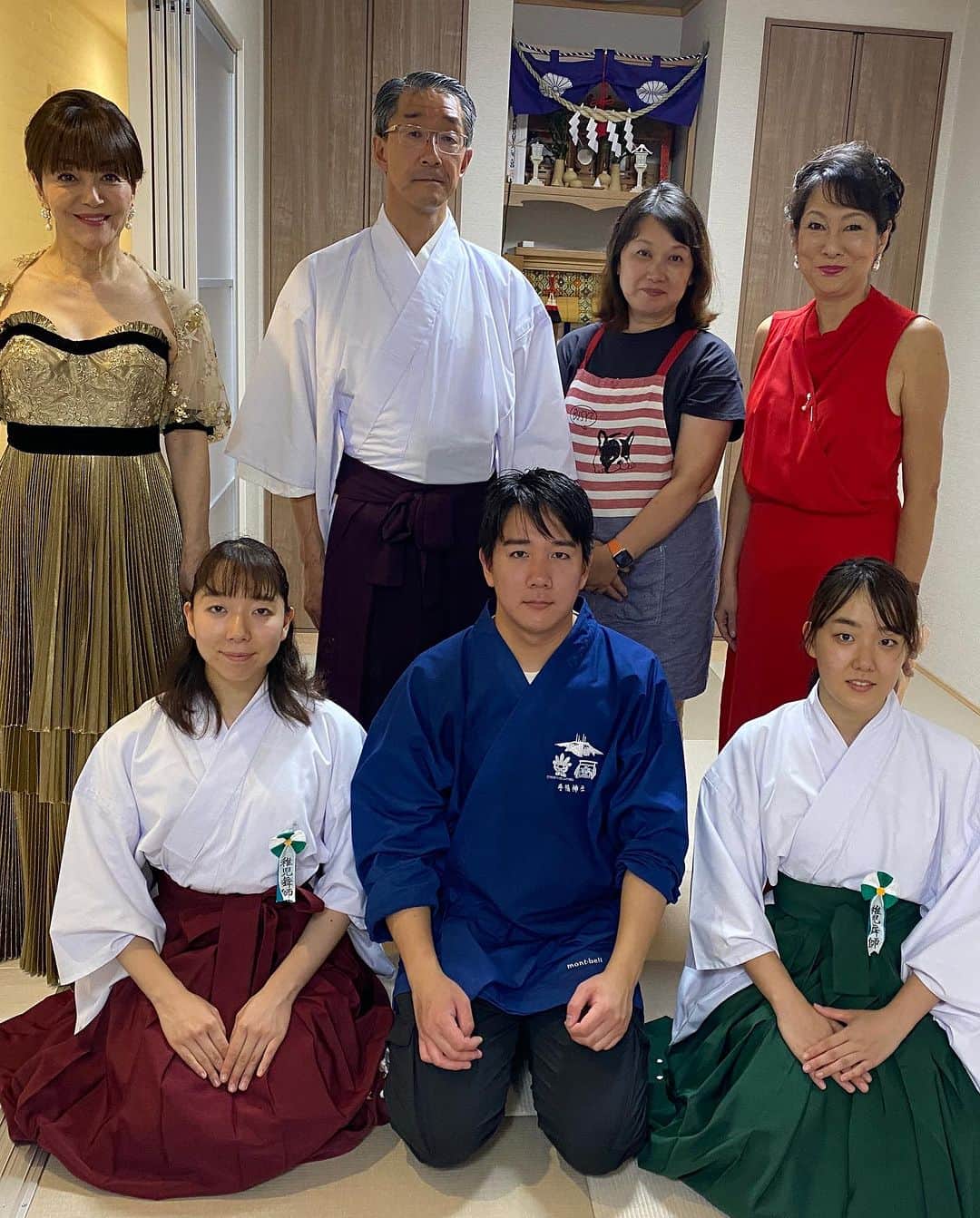 岩崎宏美さんのインスタグラム写真 - (岩崎宏美Instagram)「手稲神社で行われた秋季例大祭に参加させていただきました。 リハーサルでは、ピアノ調律の高橋明子ちゃんがお誕生日イブだったので、ケーキでお祝いいたしました。 本番も生憎の雨だったけれど、お客様はカッパをお召しになりながら、その場で立ったまま私達との時間をご一緒してくださいました。 心より感謝申し上げます。 関係者の皆様、お疲れ様でございました。 長男夫婦に、来年元気な赤ちゃんが産まれますようにお参りもいたしました。 #手稲神社 #安産お守り #国府弘子 #高橋明子 #岩崎宏美」9月19日 20時03分 - hiromiiwasaki_official