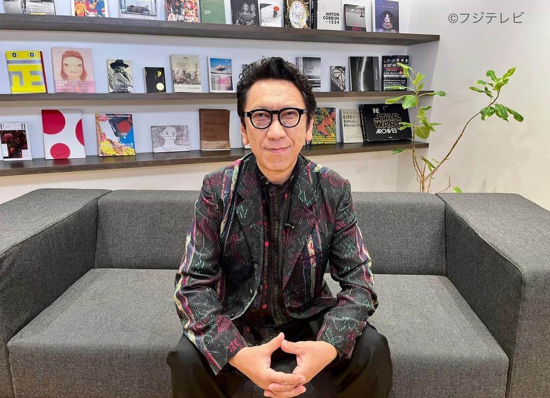 【公式】『ノンストップ！』のインスタグラム：「明日の #ノンストップ 🌈  ニューアルバムをリリースした #布袋寅泰 さんにインタビュー🎸🔥  ギタリストとしてのある挑戦⚡️や ツアー移動中でのちょっとかわいらしい楽しみ🍀などを伺いました😎  ぜひご覧ください👀」