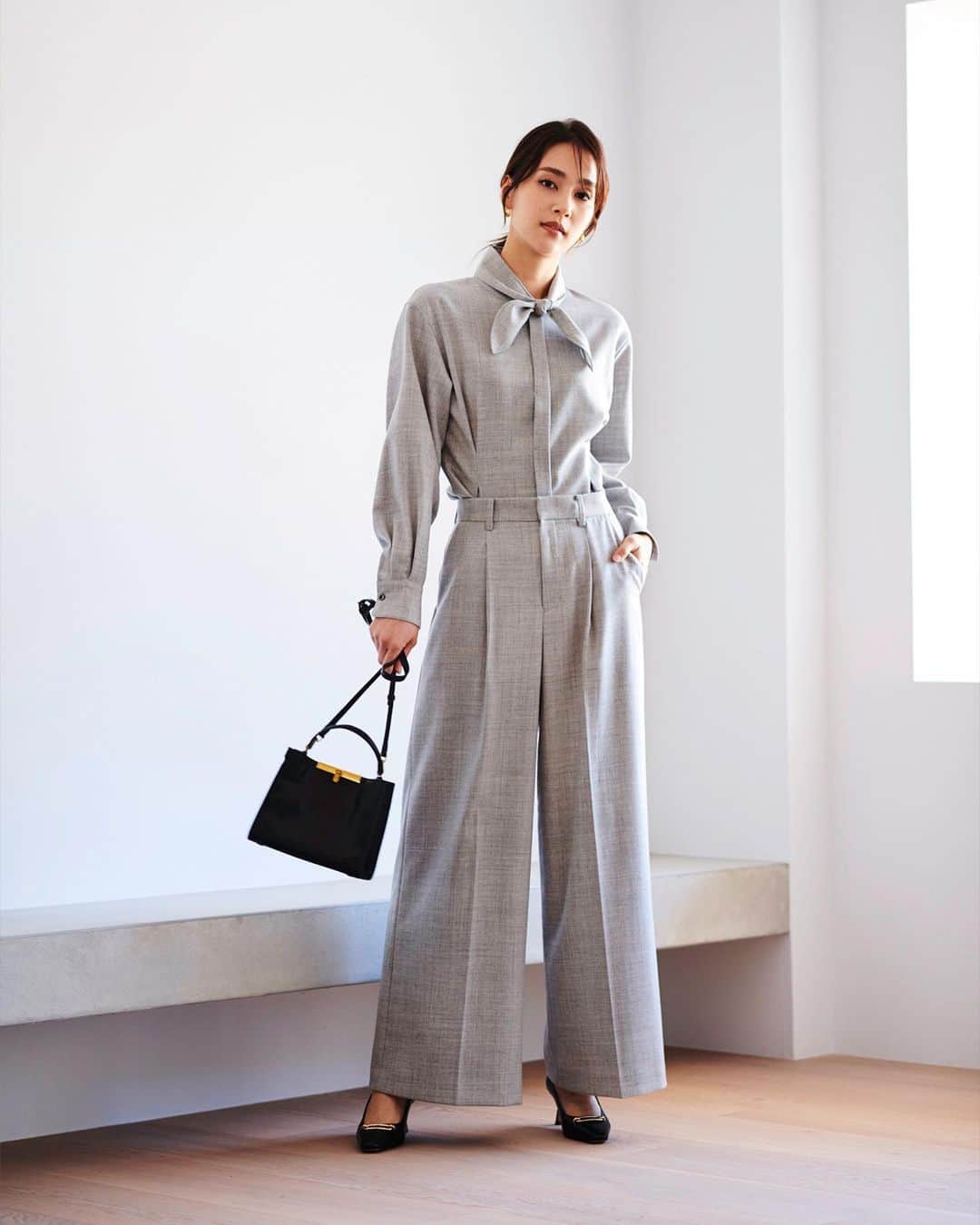 ロペのインスタグラム：「【WINTER LOOK Vol,1】 ⁡ Dynamism Chic- 静けさの中にDynamismを感じるドラマチックな展開の予感…。 心地よい涼しさを感じ始め、秋から冬をまたぐアウターやニットが登場。 ビジューや透け感のあるアイテムにリュクスなコートを羽織れば、そこはフランス映画のワンシーン。 ⁡ J'aDoRe JUN ONLINEでご購入いただけます。 ⁡ ⁡ ⁡ @rope_jp @jadorejunonline  #look #ロペ #ROPÉ #ropejp」