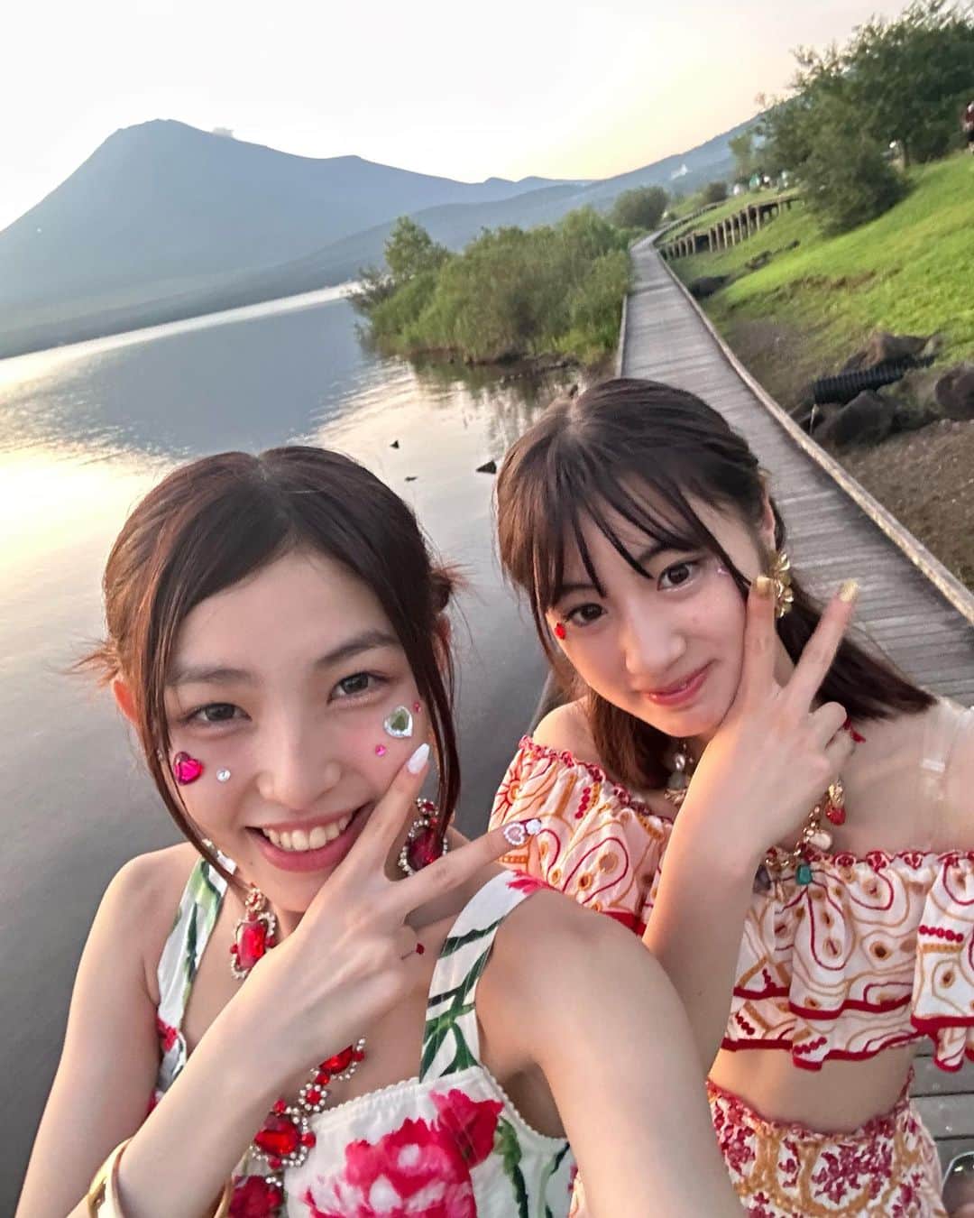 ハルアジタマさんのインスタグラム写真 - (ハルアジタマInstagram)「❤︎夏の思い出❤︎   今年の夏も沢山素敵な経験をさせていただきました！！ これからも何事にも全力でチャレンジしていきたいです❤️‍🔥 フェスやイベントに来てくださった皆さん ありがとうございました😻❤️ これからも応援よろしくお願いします✨ MISS MERCY のみんなとのツーショット👭🏻🩷  大好きなAMEFURASSHIさんの小島はなさんと お写真を撮っていただきました😭❤️ ありがとうございました✨ パフォーマンスも見させていただけて 本当にかっこよかったです🫶🏻 またお会いできるように頑張ります❣️  #SHUKA#具志柊花  #スターダストプロモーション #スタダ  #06  #missmercy #ミスマーシー #マーシー #夏の思い出   #amefurasshi さん#小島はな さん」9月19日 20時08分 - shuka_missmercy