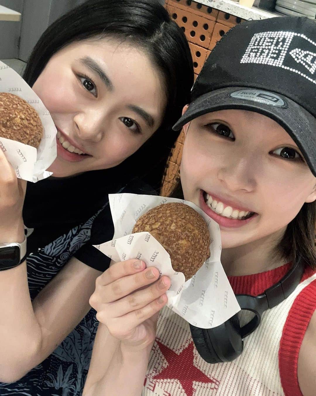 ハルアジタマさんのインスタグラム写真 - (ハルアジタマInstagram)「❤︎夏の思い出❤︎   今年の夏も沢山素敵な経験をさせていただきました！！ これからも何事にも全力でチャレンジしていきたいです❤️‍🔥 フェスやイベントに来てくださった皆さん ありがとうございました😻❤️ これからも応援よろしくお願いします✨ MISS MERCY のみんなとのツーショット👭🏻🩷  大好きなAMEFURASSHIさんの小島はなさんと お写真を撮っていただきました😭❤️ ありがとうございました✨ パフォーマンスも見させていただけて 本当にかっこよかったです🫶🏻 またお会いできるように頑張ります❣️  #SHUKA#具志柊花  #スターダストプロモーション #スタダ  #06  #missmercy #ミスマーシー #マーシー #夏の思い出   #amefurasshi さん#小島はな さん」9月19日 20時08分 - shuka_missmercy