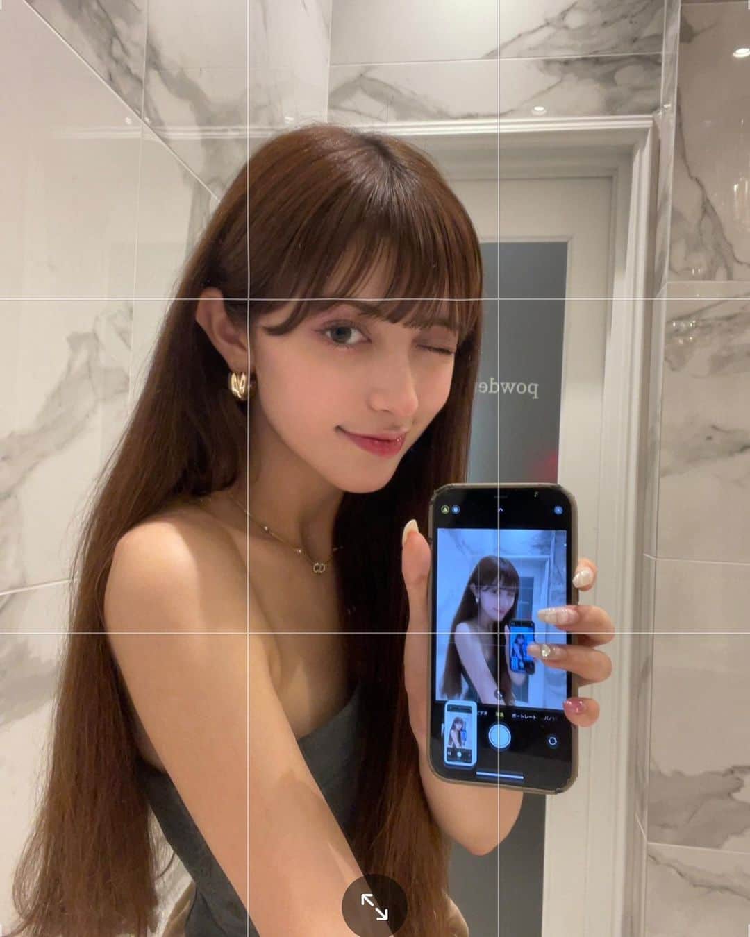エブラヒミ椎菜のインスタグラム：「やってみたかった撮り方ー！♡  なんか違うなと思ったらグリッドついてた😛 秋はグレーが流行るってヨ  #鏡越しショット #鏡越し #セルカ #秋コーデ #秋服コーデ #グレー #グレーコーデ #instagram #instagood #instalike #ootd #좋아요그램 #좋아요반사 #좋아요테러 #좋반 #오오티디룩#いいね返し #단발머리 #미용실 #데일리룩 #머리스타그램 #좋아요폭탄 #팔로우미 #셀카 #셀끼꾼 #01년#01」