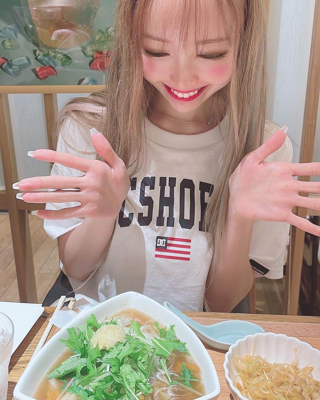 お茶の水うらんさんのインスタグラム写真 - (お茶の水うらんInstagram)「群馬名物おきりこみ🍲 ほうとうみたいな感じかな໒꒰ྀི∩˃ ᵕ ˂∩꒱ྀི১ うどんを太くしたみたいで 美味しかった✨💕🤍🎀  そして出汁がちょうどいい おでんみたい🍢 温泉グルメ♨️  #温泉 #草津 #おきりこみ #群馬 #gunma #gunmagram  #gourmet #japanesegourmet  #うどん #onsen #草津グルメ  #おきりこみうどん  #🍲 #鍋 #ほうとう #trip #travel #trippy  #japantrip  #trippahawang #oden #おでん」9月19日 20時11分 - uran_alcoholic