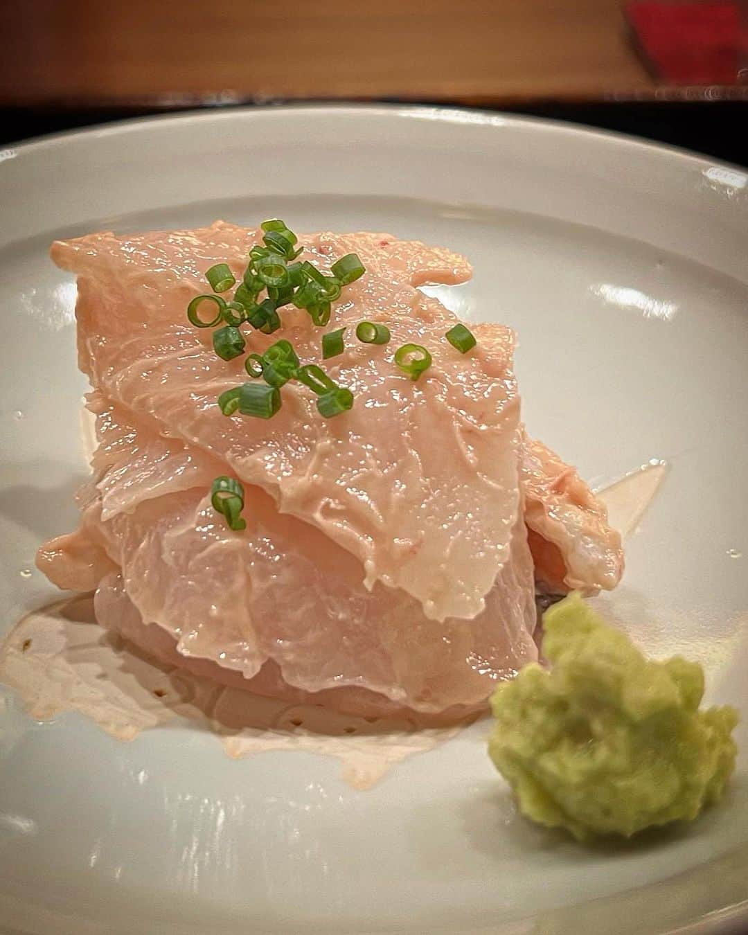 宮崎まこさんのインスタグラム写真 - (宮崎まこInstagram)「鎌倉　北じま🎋日本料理  9月のお料理。 京都ならではの優しいお味が奥底にありつつ、華やかさと驚き、凝縮した旨味が詰まったお椀。  上質な脂が乗った鎌倉のお魚達を最高の火入れで！胃からスッと溶けていく感覚がたまらんです🤍  今年の鎌倉はまだまだ暑く、素材の塩味が爽やかでここちよき。  ご馳走様でした！  #鎌倉北じま #北じま #日本料理 #鎌倉 #kamakura #鎌倉グルメ #鎌倉ディナー #予約困難店 #sake #日本美食 #美食 #鎌倉美食 #美食推薦 #伝統文化 #グルメ好きな人と繋がりたい　#日本料理」9月19日 20時11分 - makomiyazaki