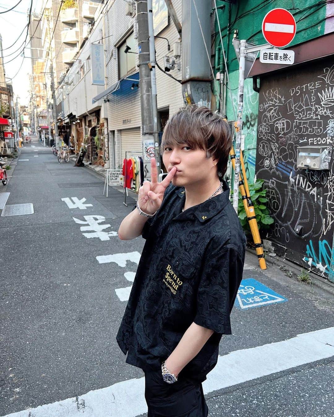 のインスタグラム：「金髪卒業！前髪復活！ 今日初めて高円寺に行ったけど大好きな街になった。」