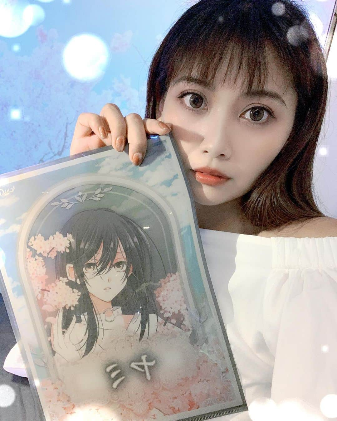 叶ここのインスタグラム：「声優のわいちゃんGMで『天使は花明かりの下で』をプレイしました💓  声優×2、俳優もたまにする歌って踊れる物理学者、元局アナで天才調香師、魔女というメンバーで、めちゃ楽しかった〜‼️  みんなお芝居上手で掛け合わせも楽しいし、お芝居やりたい欲が満たされた🥺💓✨  読み合わせ要素たっぷりで、物語やキャラクターに入り込めるお話で感極まってしまいました…😭🙏✨  私は無表情でクールにみえるけどかなり変人なヤミ役。  彼女の物語を演じることができて、良かったし、みんなでこの時間を過ごすことができて幸せでした🌸  読み合わせいっぱいやりたい！って人は是非😊💓✨　  素敵な世界に誘ってくれたGMのわいちゃん本当にありがとうございました❣️✨  #マダミス #ストーリープレイング #インプロ  #芝居  #天使は花明かりの下で #声優 #俳優」