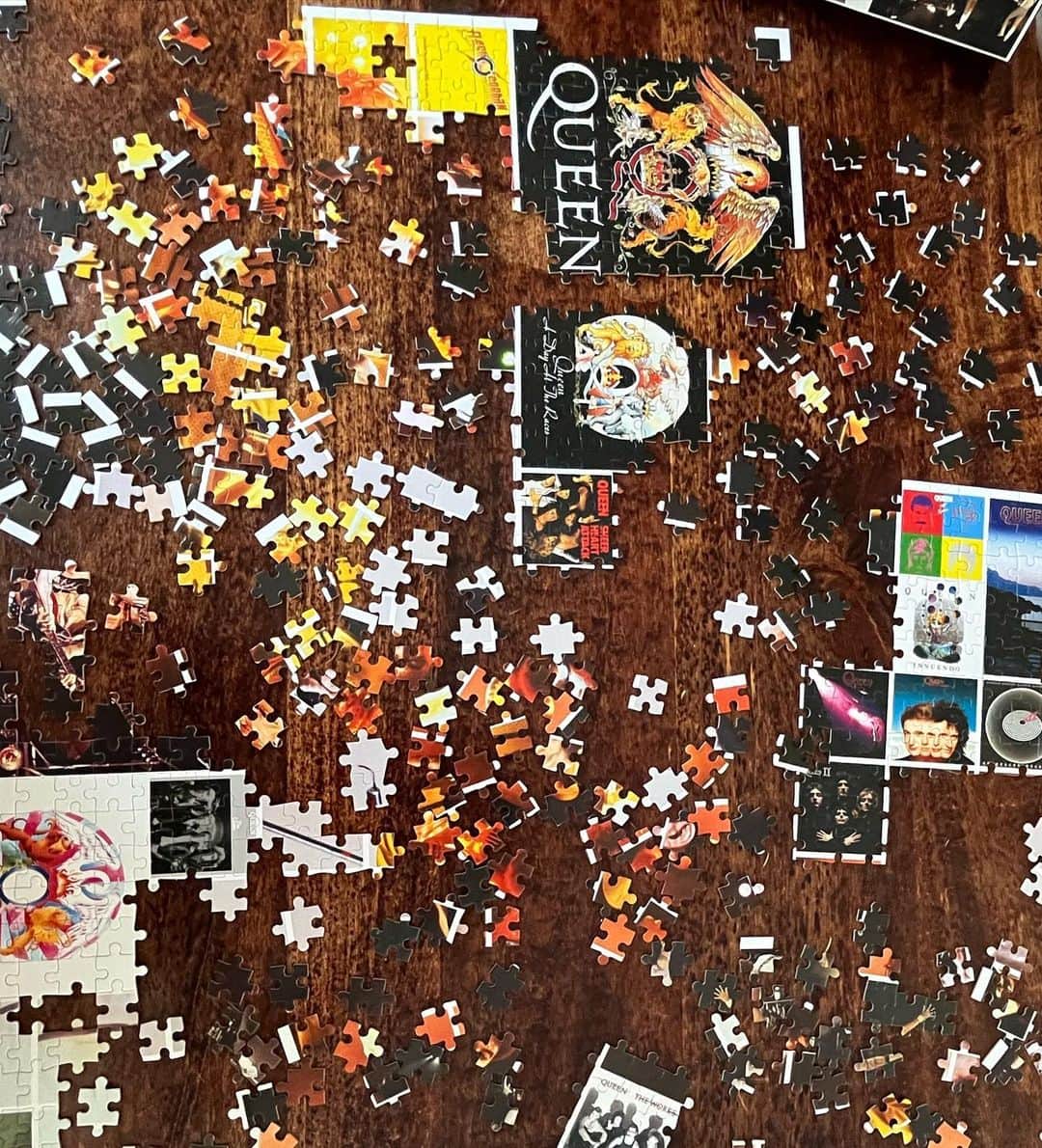 エラ・ネルソンさんのインスタグラム写真 - (エラ・ネルソンInstagram)「putting the pieces together with puzzles, pilates, podcasts & plenty of time with friends (and bevs) 🧩」9月19日 20時19分 - ellanelson200