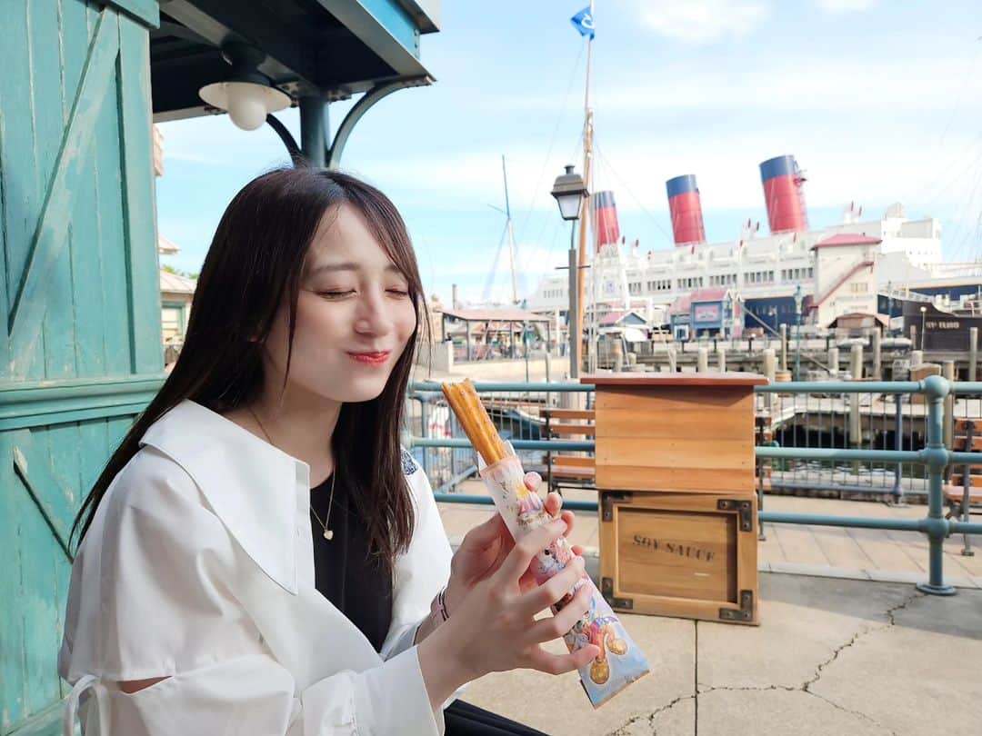 のインスタグラム：「❤️  おいひー！！！！  #ディズニーシー #チュロス」