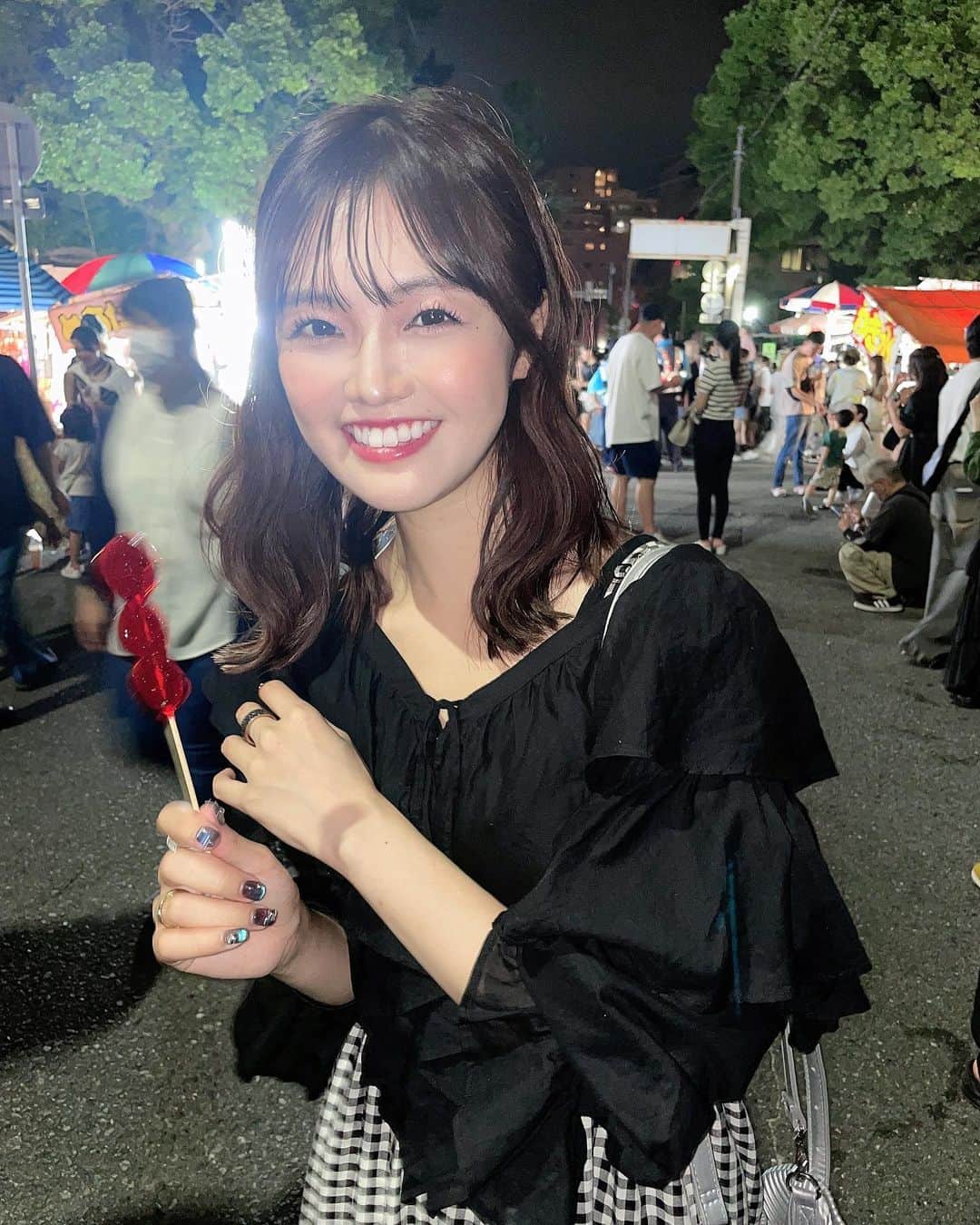 本村碧唯さんのインスタグラム写真 - (本村碧唯Instagram)「ロフトのコスメフェスティバル2023AW-1st- で気になったコスメ使ってメイクしてみたあ☺️🫶🏻  下地　@tirtir_jp_official  #マスクフィットトーンアップクリーム　ピンク トーンアップしてくれるうえに色むらもカバーしてくれて伸びも良く保湿もしてくれます！  ファンデーション　@2an_official_jp  #グリーミングテンションパクト　22 カバー力あるのに厚塗り感無くて肌にぴたっと密着してくれる感じ！私の好きなタイプでした♡  チーク　@upink__official  #ドリーミーグロウチーク　01 ゆきりんさんピンクメイク！ジュワッと可愛いほっぺになりました！色持ちが良くてちょっと汗かいたけどチークそのままだった！  シャドウ　@espoir_jp  韓国のお店でしか出来ないカスタムアイシャドウの実演があってて、そこでゲットしたアイシャドウ使ってみました！ふわっとぴんくに綺麗なラメ！涙袋にも使ったよ！ハイライトとしても使えそう♡  リップ　@tirtir_jp_official  #マイグロウリップオイル  ラベンダー いつも使ってるティントにティルティルのリップオイル重ねてみた！素晴らしい艶の唇が出来上がった！ ベタつきが無くてサラサラオイル！  ヘア　@liese_official_jp  #ニュアンススタイリングオイル　4 ウェーブにしたので4番のしっかりウェット感出してくれるオイル使ってみた！ベタつきすぎずとっても使いやすかったです！  ロフトで先行発売してるコスメとかもあるから気になったらぜひ〜😙 店舗でもネットストアでも買えちゃうよ！  #PR #ロフト展示会 #ロフトのコスフェス #ロフトコスメ #tirtir #2an #ユーピンク #エスポア #リーゼ」9月19日 20時28分 - aoi0531.m