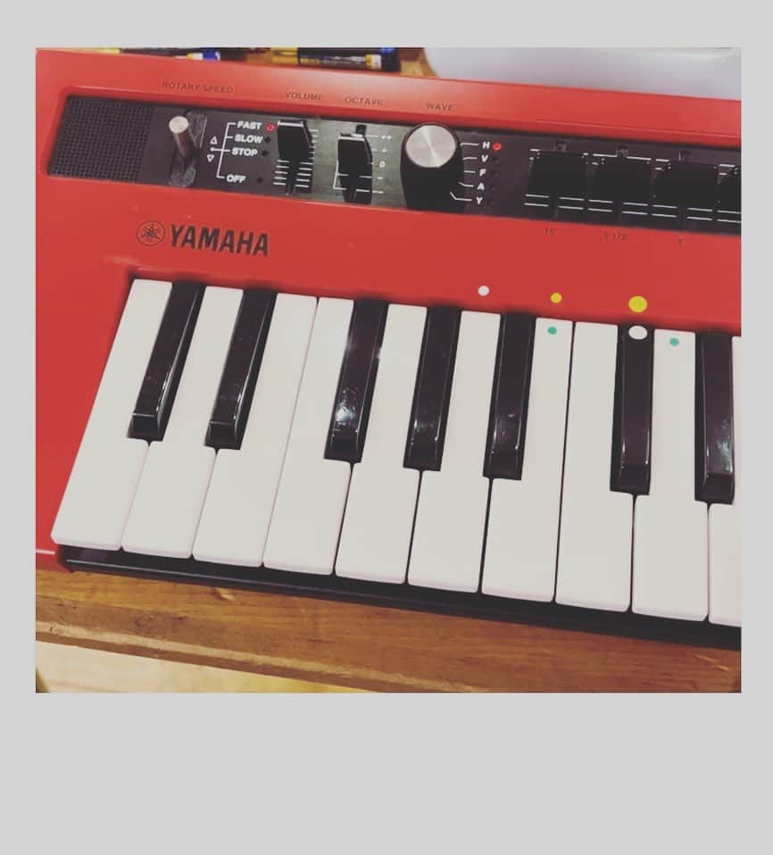 かせきさいだぁのインスタグラム：「今日は9/23H TOKYOでのミニライブのリハ❤️4年ぶりにオルガンシンセ触った…笑#htokyo三宿店」