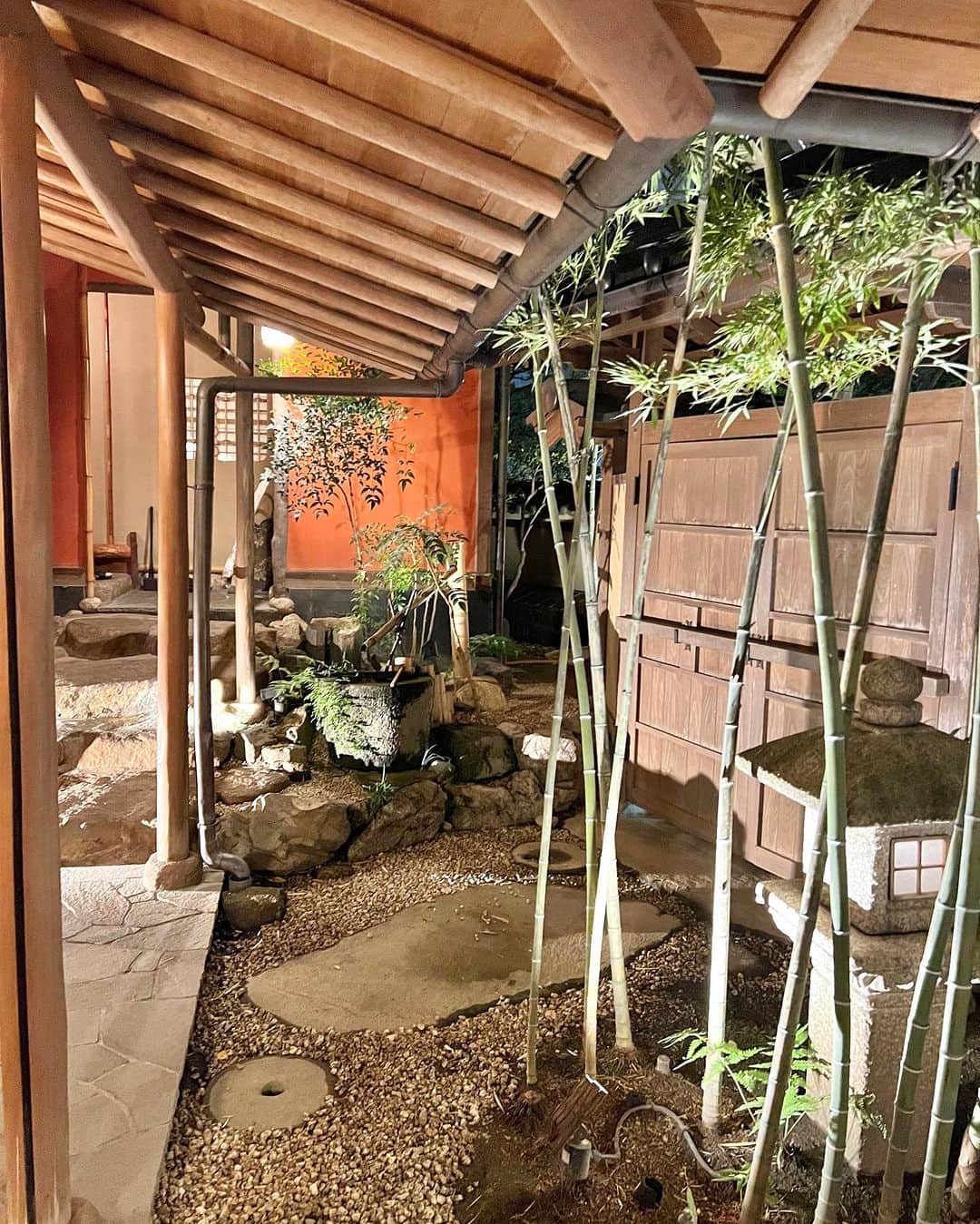 石関いづみさんのインスタグラム写真 - (石関いづみInstagram)「𝐀 𝐏𝐥𝐚𝐜𝐞 𝐎𝐟 𝐇𝐞𝐚𝐥𝐢𝐧𝐠 𓂃◌𓈒𓐍  何度来ても癒される大好きな場所♡ @ukaishiba   日本庭園を眺めながら 季節の美味しいお料理を楽しめる空間が 至福のひととき𓂃𓂂  ． もろこしすり流しは絶対外せない♡ ． ． ． ． #とうふ屋うかい #東京芝とうふ屋うかい #日本庭園 #四季折々 #うかい #とうふ料理 #東京タワー #会席料理 #癒しの場所 #Japanesegarden #tofu #ukai」9月19日 20時29分 - izumingolf