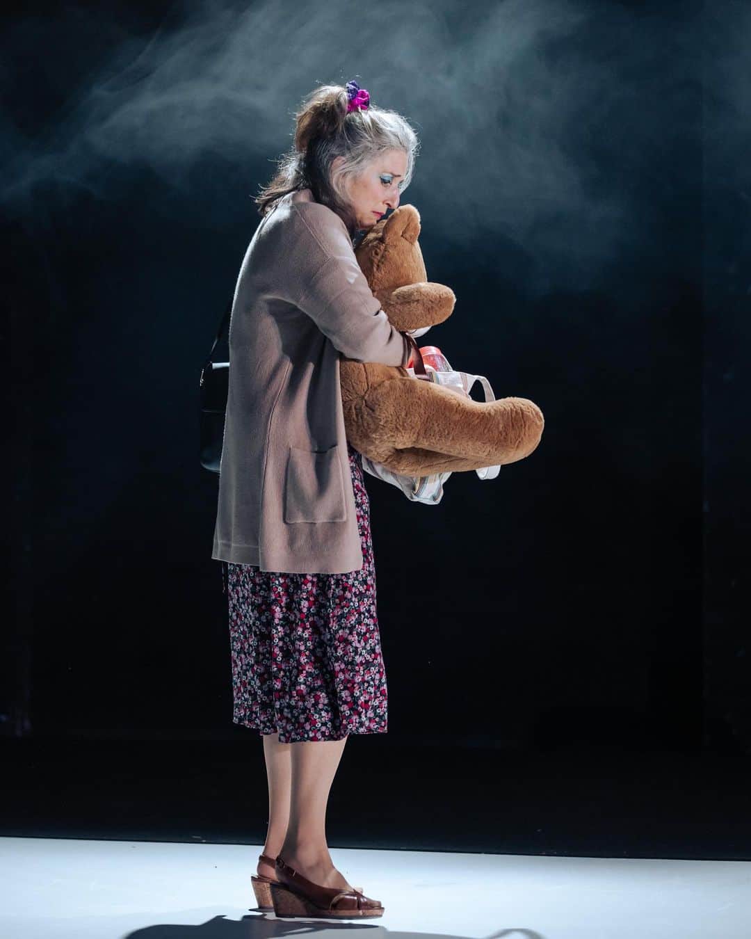 ダコタ・ブルー・リチャーズさんのインスタグラム写真 - (ダコタ・ブルー・リチャーズInstagram)「ANTHROPOLOGY  Playing Angie has been one of the most interesting and technically challenging experiences of my career. Thank you to everyone who has supported us through previews. I’m very grateful to be working with so many amazing people and excited to share this story with you all. Tickets available now, link in bio.  @hampstead_theatre Written by @lalatellsastory Directed by @annaledwich Starring @myannaburing, @yolandakettle, @thaw.abigail and me.」9月19日 20時32分 - dakotabluerichards