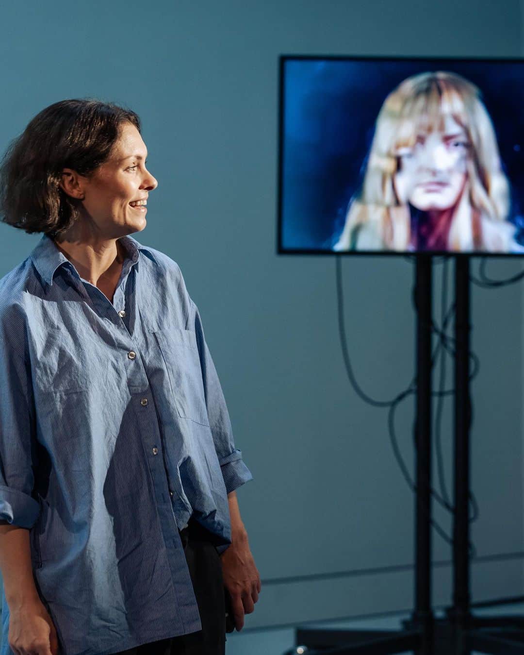 ダコタ・ブルー・リチャーズさんのインスタグラム写真 - (ダコタ・ブルー・リチャーズInstagram)「ANTHROPOLOGY  Playing Angie has been one of the most interesting and technically challenging experiences of my career. Thank you to everyone who has supported us through previews. I’m very grateful to be working with so many amazing people and excited to share this story with you all. Tickets available now, link in bio.  @hampstead_theatre Written by @lalatellsastory Directed by @annaledwich Starring @myannaburing, @yolandakettle, @thaw.abigail and me.」9月19日 20時32分 - dakotabluerichards