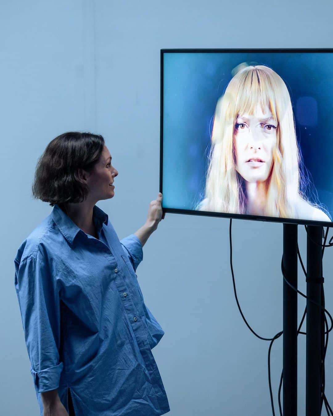 ダコタ・ブルー・リチャーズさんのインスタグラム写真 - (ダコタ・ブルー・リチャーズInstagram)「ANTHROPOLOGY  Playing Angie has been one of the most interesting and technically challenging experiences of my career. Thank you to everyone who has supported us through previews. I’m very grateful to be working with so many amazing people and excited to share this story with you all. Tickets available now, link in bio.  @hampstead_theatre Written by @lalatellsastory Directed by @annaledwich Starring @myannaburing, @yolandakettle, @thaw.abigail and me.」9月19日 20時32分 - dakotabluerichards