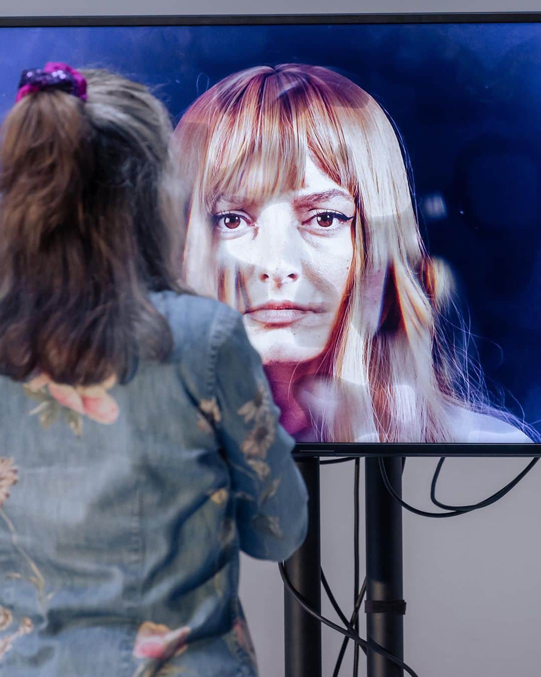 ダコタ・ブルー・リチャーズさんのインスタグラム写真 - (ダコタ・ブルー・リチャーズInstagram)「ANTHROPOLOGY  Playing Angie has been one of the most interesting and technically challenging experiences of my career. Thank you to everyone who has supported us through previews. I’m very grateful to be working with so many amazing people and excited to share this story with you all. Tickets available now, link in bio.  @hampstead_theatre Written by @lalatellsastory Directed by @annaledwich Starring @myannaburing, @yolandakettle, @thaw.abigail and me.」9月19日 20時32分 - dakotabluerichards