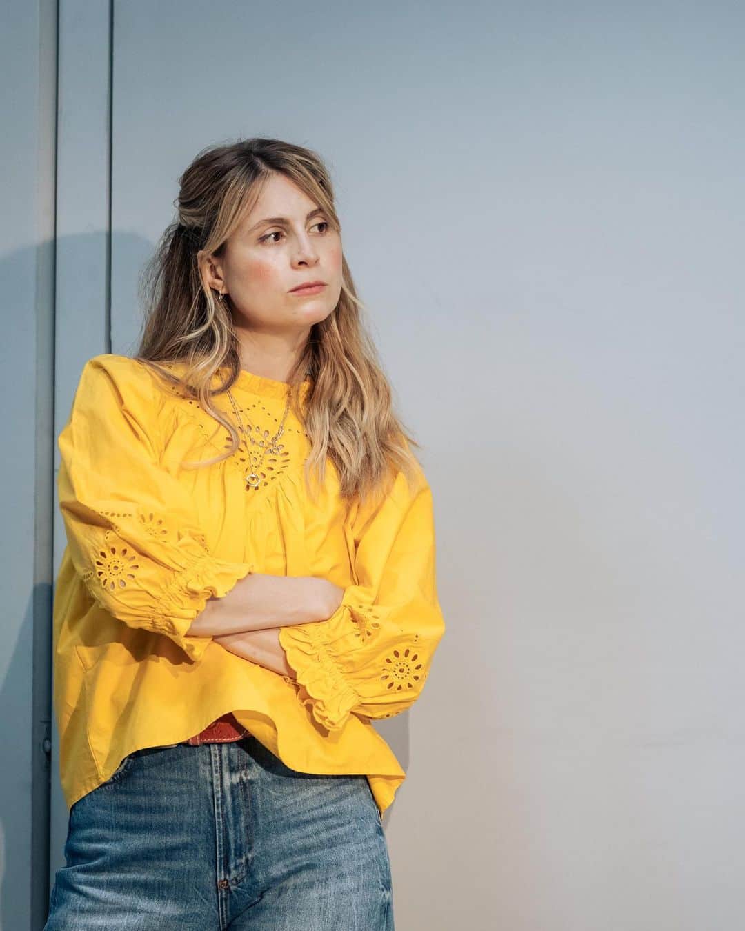 ダコタ・ブルー・リチャーズさんのインスタグラム写真 - (ダコタ・ブルー・リチャーズInstagram)「ANTHROPOLOGY  Playing Angie has been one of the most interesting and technically challenging experiences of my career. Thank you to everyone who has supported us through previews. I’m very grateful to be working with so many amazing people and excited to share this story with you all. Tickets available now, link in bio.  @hampstead_theatre Written by @lalatellsastory Directed by @annaledwich Starring @myannaburing, @yolandakettle, @thaw.abigail and me.」9月19日 20時32分 - dakotabluerichards