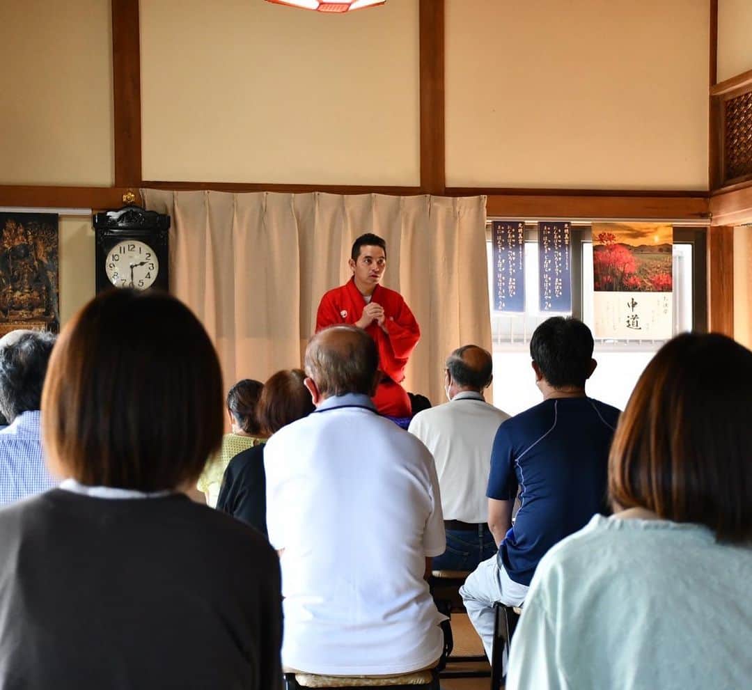 三遊亭とむのインスタグラム：「茨城県 満願寺、徳聖寺落語会 ご来場頂きましてありがとうございました。  さぁ北海道向かいます！！  #錦笑亭満堂」