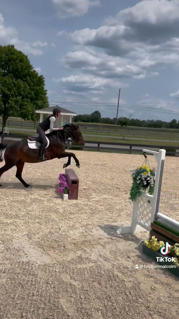 ブリジット・マルコムのインスタグラム：「Instalment three of things my trainer @marybast7 said to me while riding 😂💁‍♀️. Feat @kate_stranick」