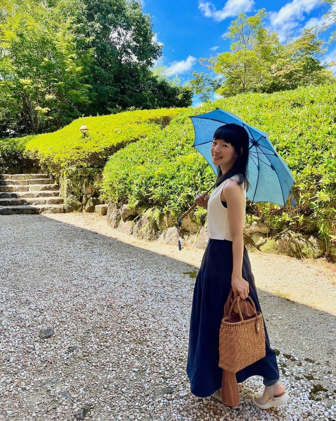 近藤麻理恵のインスタグラム：「The lingering summer heat seems to be slowly lessening and temperatures are lowering just in time for fall! I hope you all stay healthy and have a joy-sparking day! ✨ #sparkjoy #mariekondo」