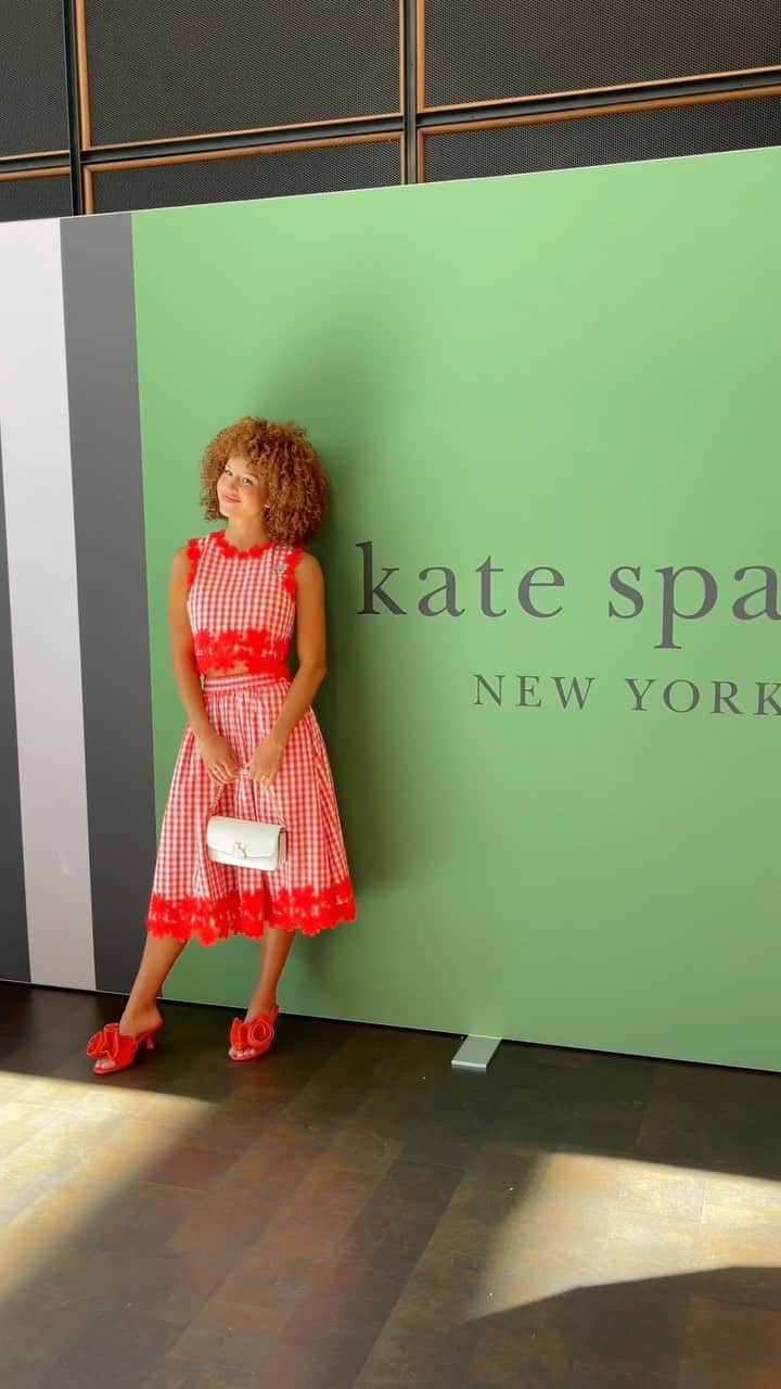 ケイト・スペードのインスタグラム：「@sofiawylie—kate spade new york Social Impact Council member—reporting live from our global summit on women’s mental health and empowerment. What an amazing event, what inspiring speakers, and what absolutely critical work. We know that when you invest in a woman’s mental health, you enable her empowerment. #katespadenysummit, #katespadenyimpact」
