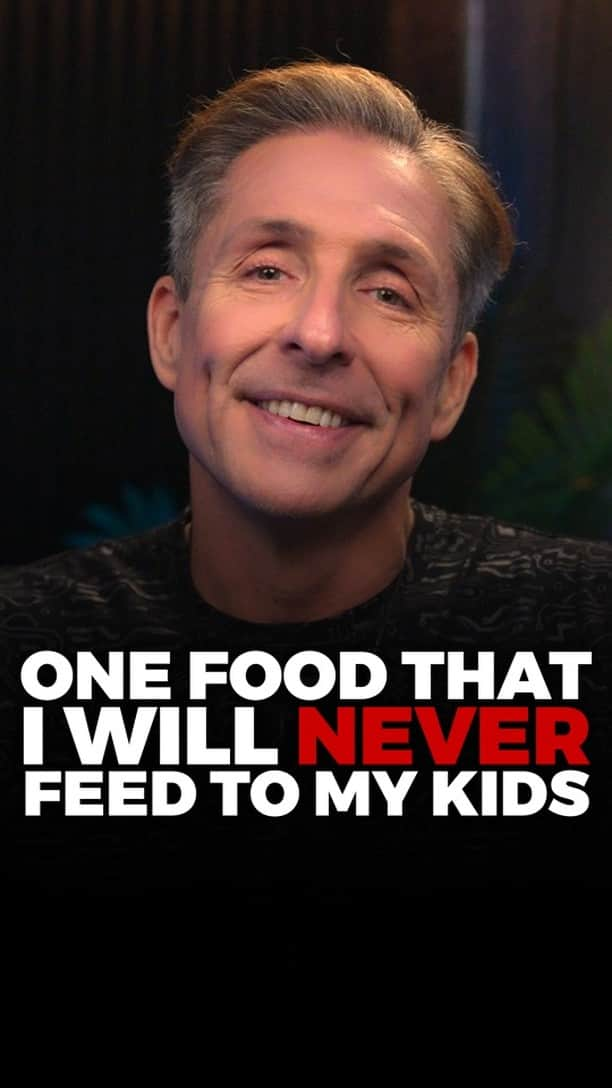 デイヴ・アスプリーのインスタグラム：「1 food that I will NEVER feed to my kids   🚫 Say No to Cereal for Kids! 🥣 Cereal might seem like a healthy choice, but it's hiding some not-so-healthy secrets. Whole grains? They can have mold toxins and even glyphosate. Plus, they leave you "hangry" in no time.  Instead, opt for pasture-raised bacon or steak and pastured eggs. Kids thrive on good protein and fats. Grains, seeds, nuts, and oats have oxalates and phytic acids that steal vital minerals.  What's your top pick for a healthy kid's breakfast? Share below! 👇   #HealthyKids #BetterBreakfast #DaveAsprey #biohacker #cereal #mold」