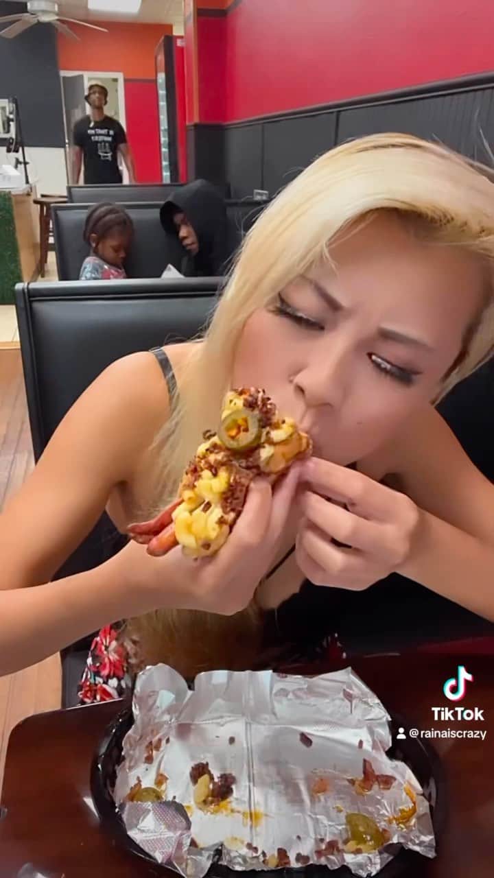 ライナ・ホワンのインスタグラム