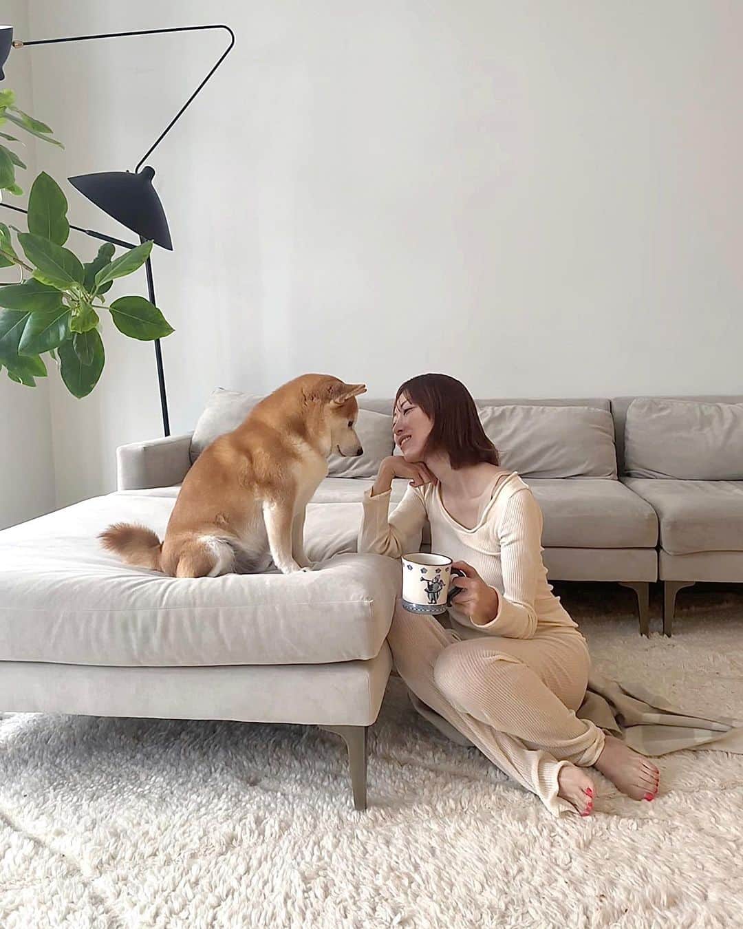 大塚良子のインスタグラム：「夏に崩した体調が やっと回復してきて嬉しいこの頃  何だかんだで、整うまで約1ヶ月半🌀 身体が元気だとやっぱりメンタルも全然違うと再認識  いま一度、健康管理を見直そうと 夏の終わりに血液検査した結果を基に先日zoomで 分子栄養学の先生にカウンセリングしてもらいました。  これは未だカウンセリングの途中なので又ゆっくりレポしたいと思うんですが、良かれと思って摂っていたサプリが 逆効果だったり改善点が多々あって発見でした  さて、10月1日を目処にオープン予定の @irohanyc  オンラインでは2枚目の使い勝手良いオーバルプレートや 過去のアーカイブなども再販予定です またお知らせさせて下さい♡  Room wear .. @pristine_official」