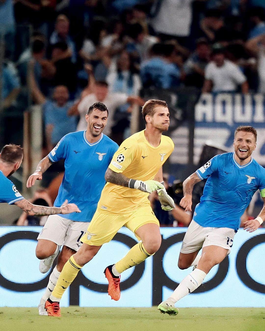 アレッシオ・ロマニョーリのインスタグラム：「Serata pazza, serata da Lazio. Quante emozioni 🦅 🦅」