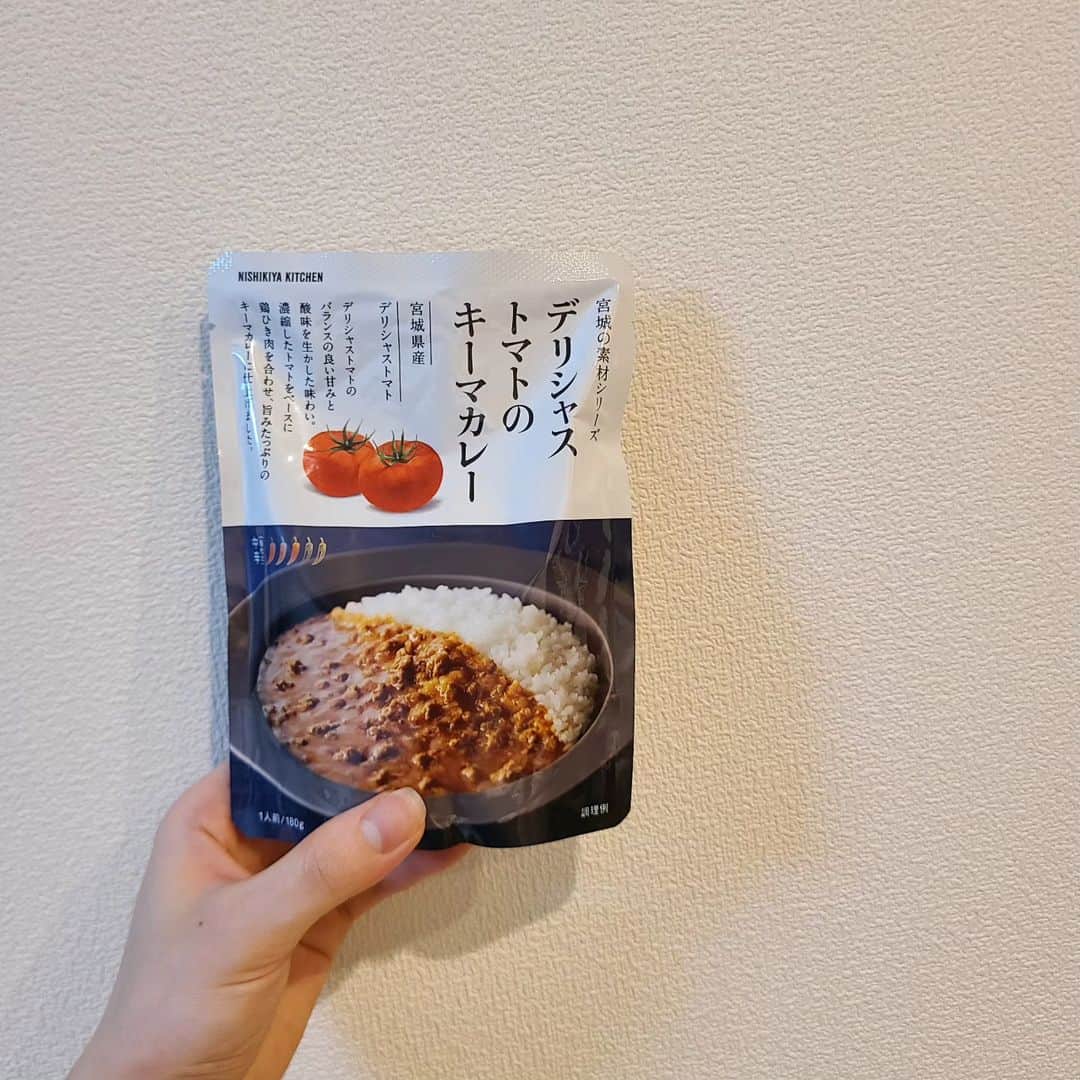 石田亜佑美のインスタグラム：「NISHIKIYA KITCHEN     実はカレーが好きで、 石田のInstagramの投稿見てる……   と話かけてくださった会社の方に、 良ければ！とこのカレーを贈ったら、 (あと私お気に入りのぶどう山椒キーマカレーと、 私が気になったポークビンダルなど)   気になっていたお店だ！！！と、 とてもとても喜んでいただけた、  やっぱり宮城の自慢のレトルトカレー😌🪽     #nishikiyakitchen #ニシキヤキッチン #morningmusume23 #モーニング娘23 #石田亜佑美」
