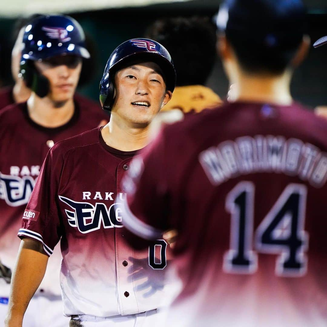 東北楽天ゴールデンイーグルスさんのインスタグラム写真 - (東北楽天ゴールデンイーグルスInstagram)「⚾️  ⚾️E 3-2 H⚾️  CS進出のために負けられない一戦は終盤に逆転して勝利‼️‼️ 最後を締めた松井裕樹選手が本拠地100セーブ達成㊗️✨✨ そして則本選手は7回102球4安打2失点7奪三振で8勝目👏🏼👏🏼 2番手の渡辺翔太選手はランナーを出すも1回無失点👍🏼 打っては村林選手が逆転タイムリー2ベースなど2安打2打点🔥 辰己選手は2回に先制タイムリー3ベース💨💨  #鷲が掴む #rakuteneagles #松井裕樹 #則本昂大 #村林一輝  #渡辺翔太 #辰己涼介  #小深田大翔」9月19日 22時26分 - rakuten_eagles