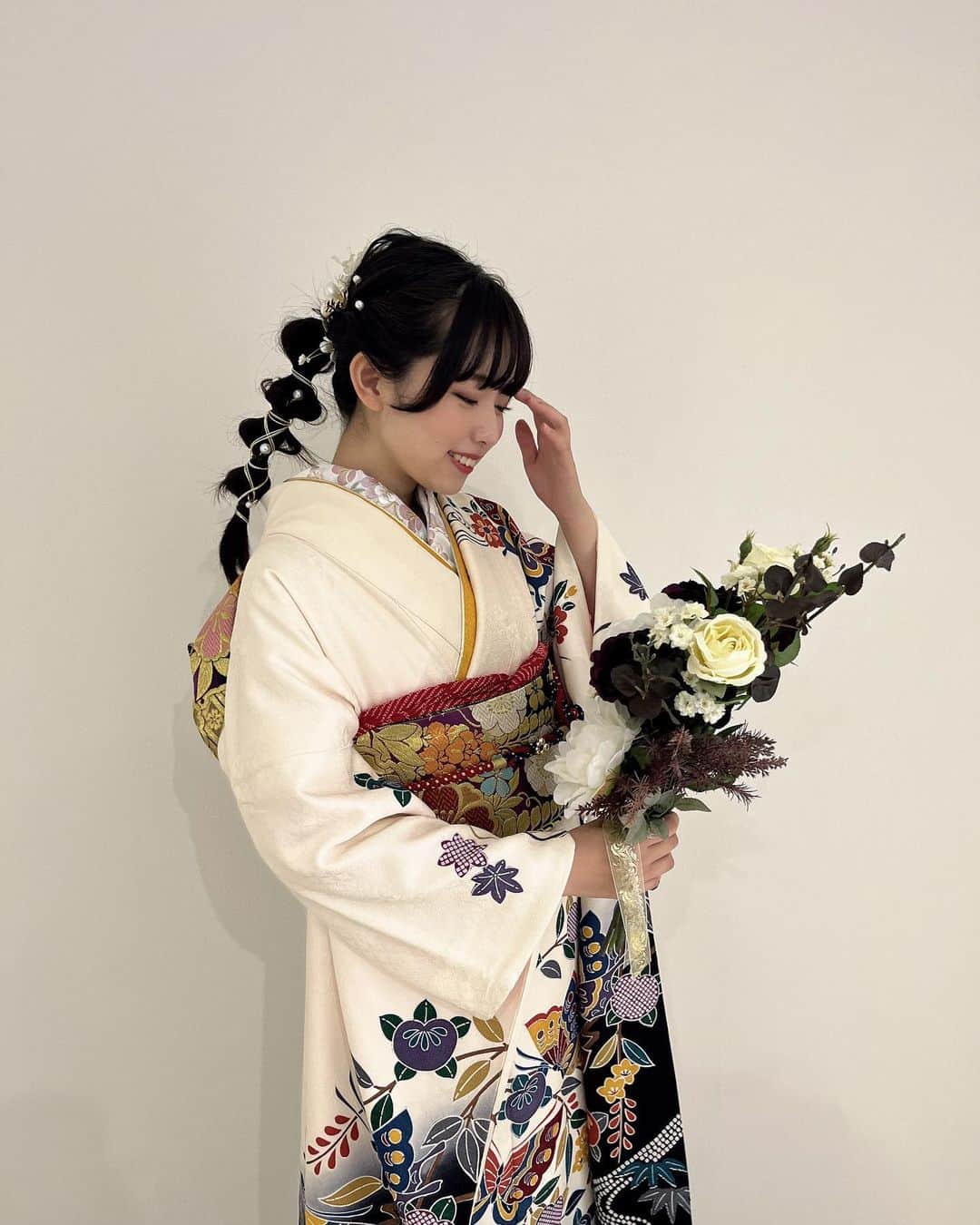 池未来実さんのインスタグラム写真 - (池未来実Instagram)「綺麗な振袖と可愛い髪型で撮影してもらえて幸せでした🫶🏻 ありがとうございました🩷  #05 #ootd #振袖 #振袖ヘア #jk」9月19日 22時27分 - iam_kurumi714