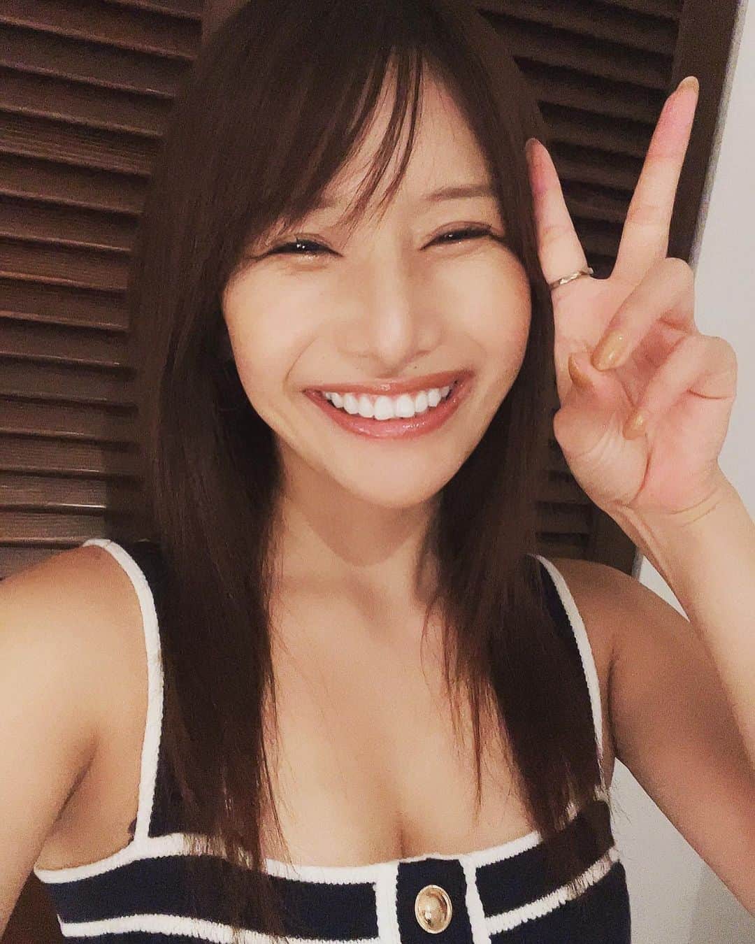 琴井ありさのインスタグラム：「📣10/3(火)より初の冠ラジオがスタートします！！！  ラジオアミューズメントパーク『咲村・琴井のグラトーク』 10/3(火)より毎週火曜日 21時〜22時までの1時間放送📻  🔽放送局🔽 秋田放送 ラジオ福島 和歌山放送 山陰放送 山口放送 の全国５局NET  地域外の方はぜひradikoプレミアムでお楽しみくださいね☺️❤️  初の地上波冠なので とっても楽しみだーーー！！！  同じ事務所の良子ちゃんと 2人でパーソナリティを担当するよ👏 皆さんお楽しみに！」