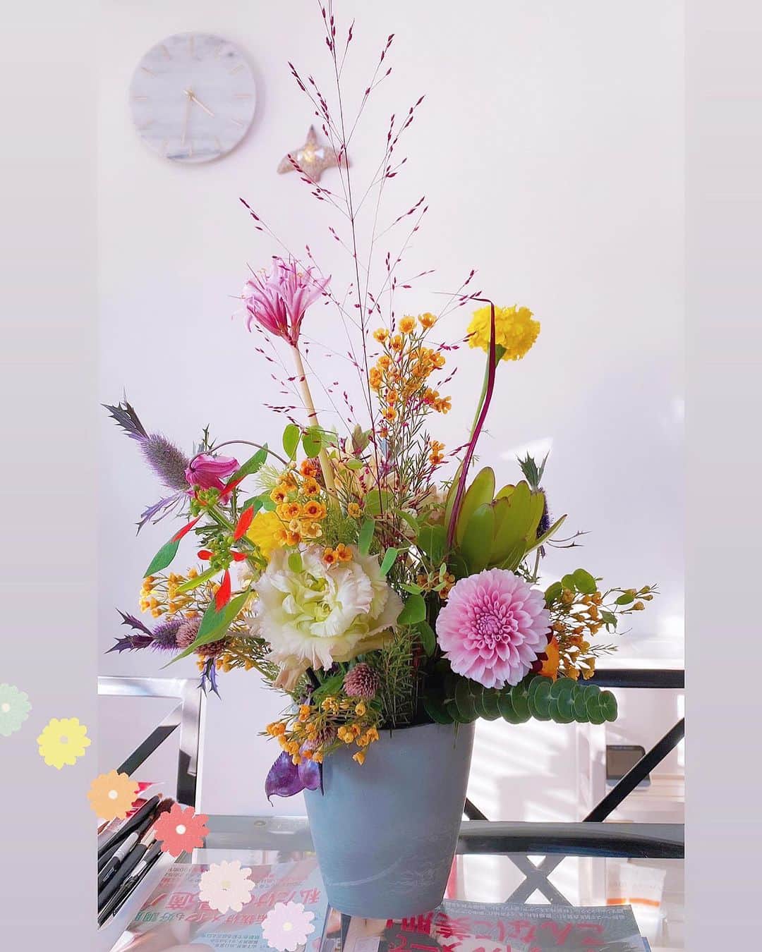 長井かおりさんのインスタグラム写真 - (長井かおりInstagram)「おめでとうコメント、 たくさんありがとうございます♪ 益々頑張らなくっちゃ🙌 　 まだ暑い日が続いているので、 みなさんも、 体調に気をつけてくださいね☆  #素敵なお花に感激」9月19日 22時34分 - kaorimake