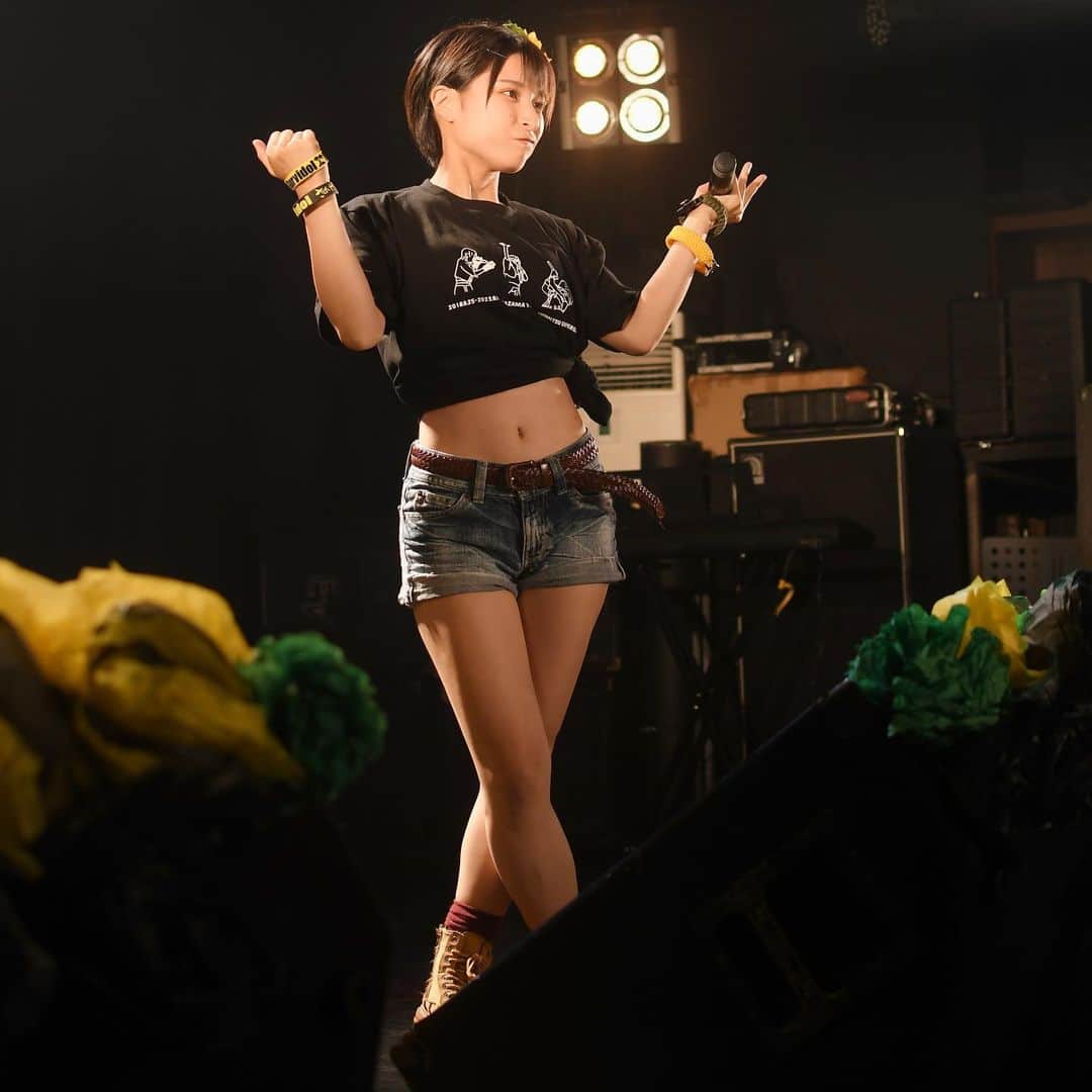 かほなんのインスタグラム：「この前のライブの写真と、今週末のイベントのお知らせ！  📣9/24(日)📣 ホームセンターバローミタス伊勢店イベント (三重県伊勢市船江一丁目10番194号)  ・トークショー(観覧無料/写真撮影OK)  ①10:00～/②14:30～  ・グッズ手渡し会(サイングッズ有り)  ①10:45～ ②15:15～  最新情報はミタス伊勢店のInstagramをご参照下さい！ @hcvalor_ise_outdoor   三重県でイベント久しぶりやー！！三重県の皆さん！お邪魔します〜！！  楽しいトークショーとお渡し会にするよー！😆✨ 是非遊びにきてねー！🙌✨  お会いできるのを楽しみにしておりまっす！！😌✨  #さばいどる #かほなん」