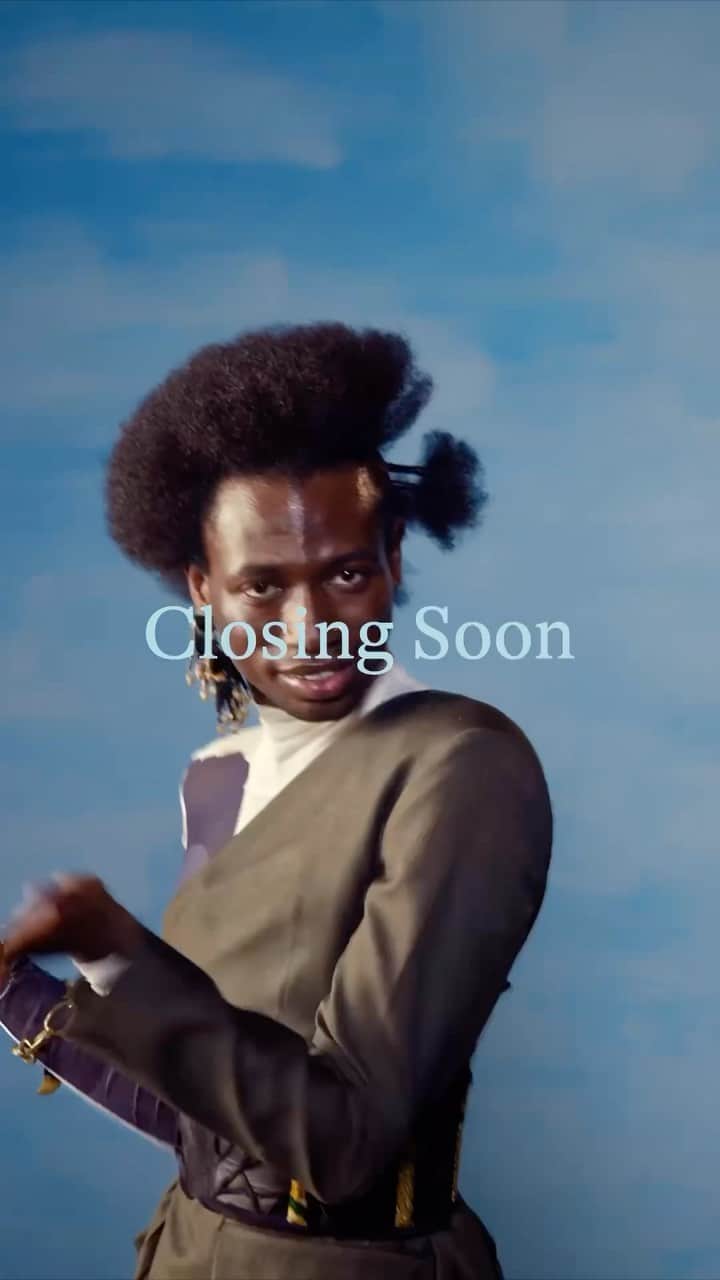 のインスタグラム：「We’re grooving all the way until the end!   If you haven’t seen #AfricaFashionBkM already, don’t miss your chance. This cultural celebration closes on October 22. Plan your visit through the link in our bio.   Africa Fashion is created by the V&A (@vamuseum)—touring the world. The lead sponsor is Bank of America (@bankofamerica) with major support provided by ALÁRA (@alaralagos). Special thanks to OkayAfrica / Okayplayer (@okayafrica) and Nataal (@nataalmedia), media sponsors for this exhibition.  #BrooklynMuseum #AfricaFashion #fashion #art」