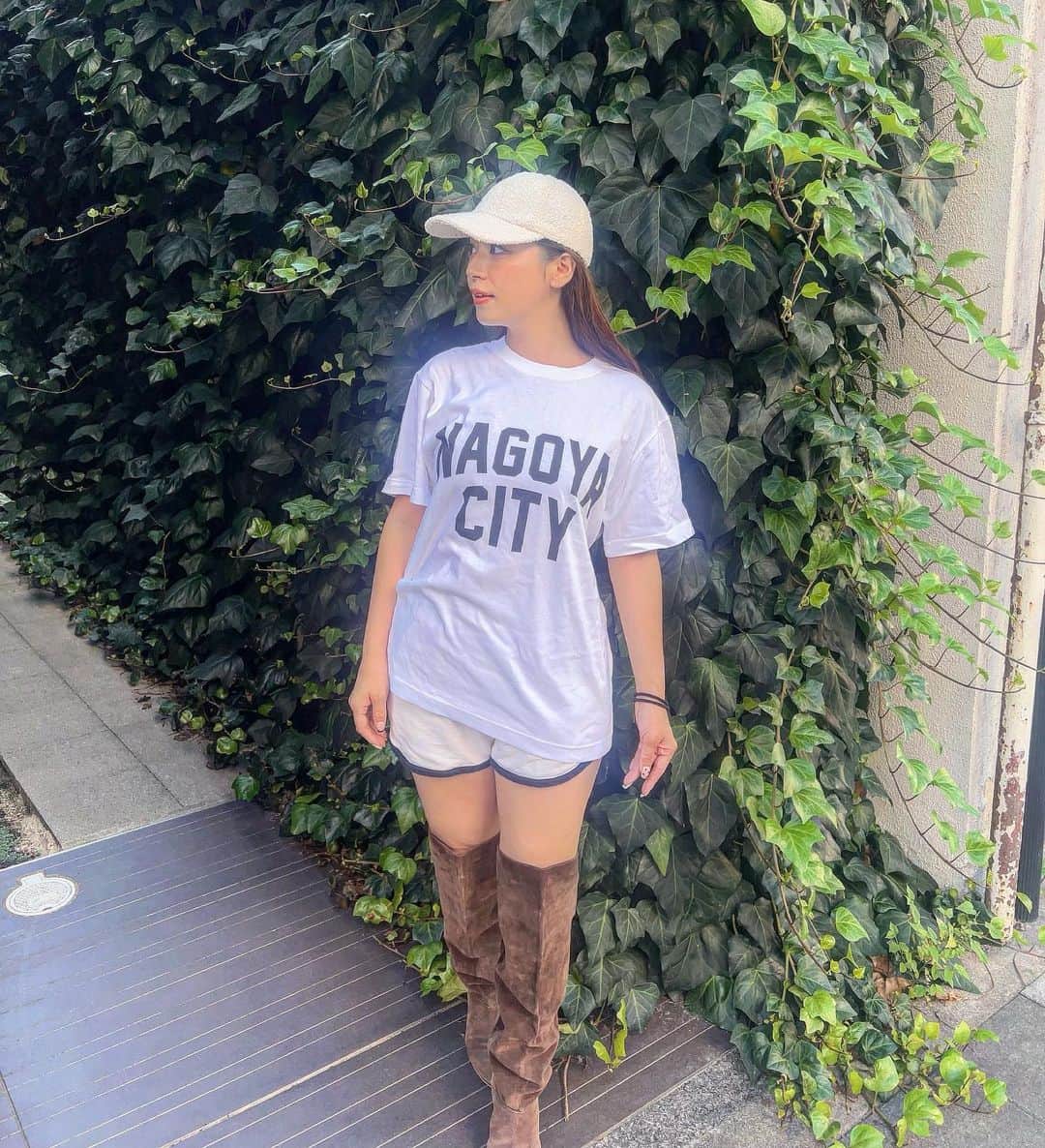 中村かなのインスタグラム：「今日は1日オフだったので 秋の日帰り旅に行ってきました🌰 またアップします📝  ￣￣￣￣￣￣￣￣￣￣￣￣￣￣￣  この日のTシャツは 【 地元を着よう！】がコンセプトのご当地アパレルブランド @jimoto_fs   生まれ育ち名古屋っ子 名古屋ラブの私はもちろん NAGOYA CITY  「JIMOTO」は全国約1200市町村をカバー Tシャツ、パーカー、バッグなどなど サイズ展開にカラーも豊富なので自分だけのアイテムが探せるよ♡  PR @jimoto_fs #jimoto #地元tシャツ #都市tシャツ #ご当地tシャツ #地元を着よう #ローカルtシャツ #ローカルファッション #nagoya #nagoyajapan #nagoyacity #地元 #地元を盛り上げたい #ローカル #名古屋 #tシャツ」