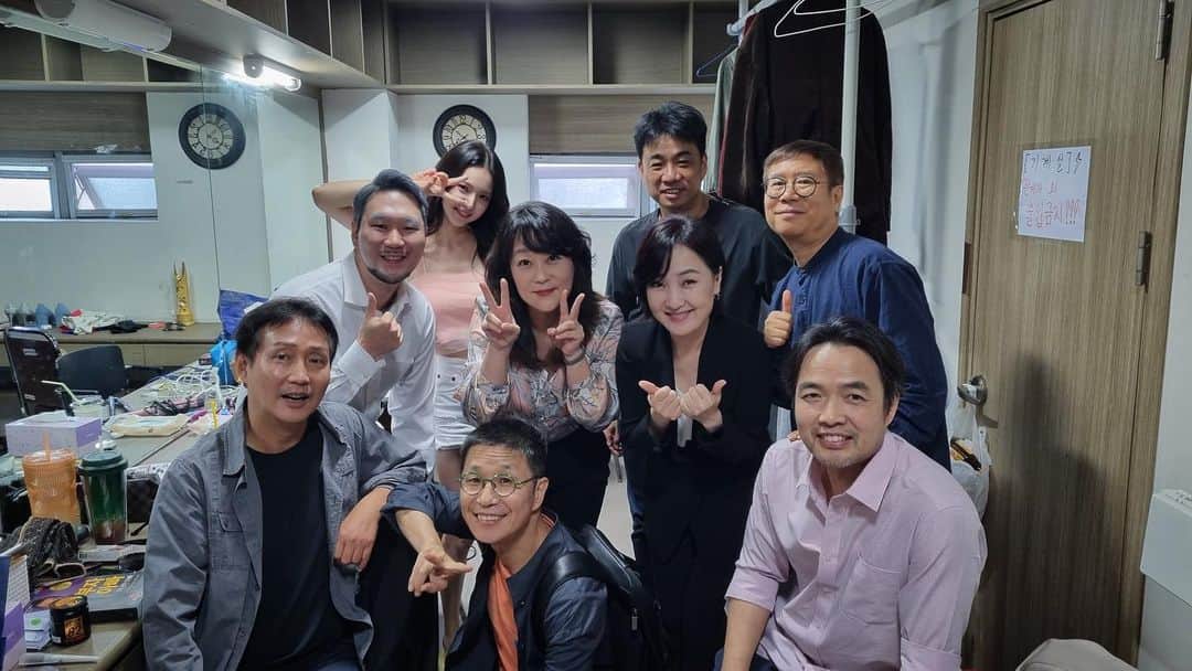 ジェイのインスタグラム：「하루하루 영광이었습니다✨ #벌써그리움 #연극인터뷰」