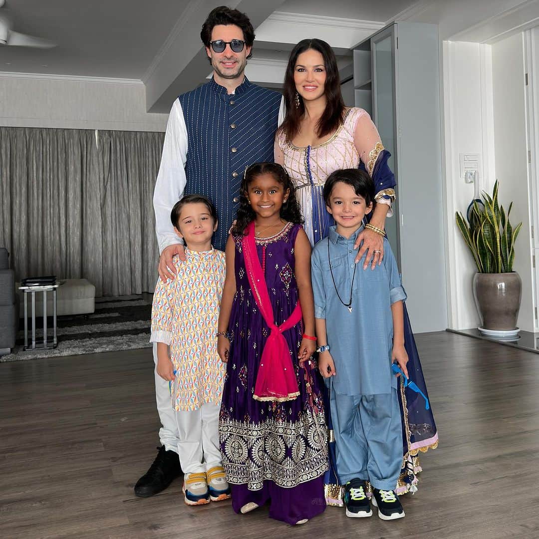 サニー・レオーネのインスタグラム：「Happy Ganesh Chaturthi!! May Lord Ganesha bless us all with good health and  happiness. Love the Webers!! @dirrty99 Asher, Nisha, & Noah」