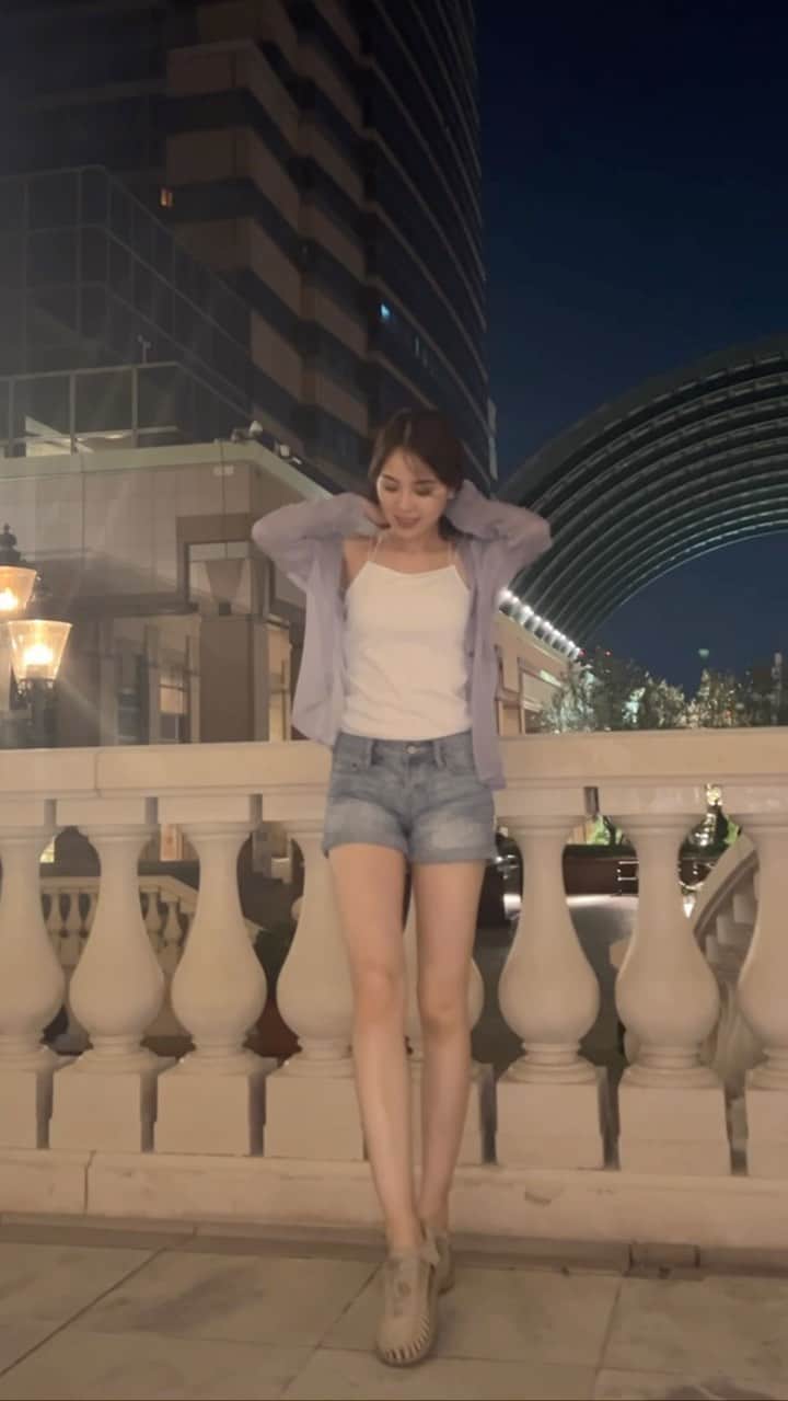 猪瀬百合のインスタグラム：「この夏は本当に暑かった🤣 まだ暑いけど😂  #シンプルコーデ #カジュアルコーデ #ootd #오오티디 #骨格ストレート #恵比寿 #恵比寿ガーデンプレイス #ebisu」