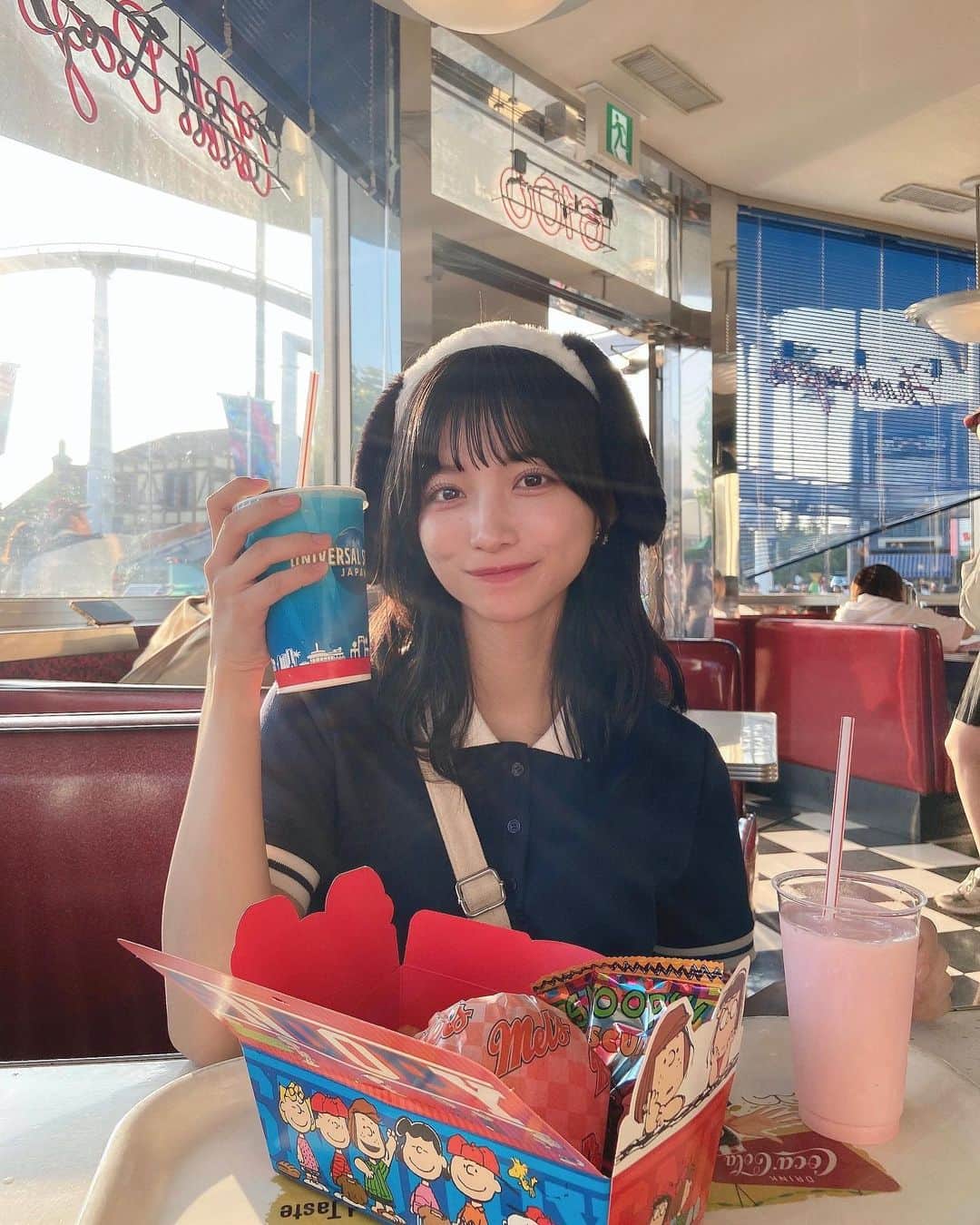 のインスタグラム：「USJ🌏🎢 ⁡ 久しぶりに行った！ スヌーピーって可愛いね ⁡ #絶叫乗れないスタッフさんとパーク内お散歩 #せめてものミニオンで爆酔い」