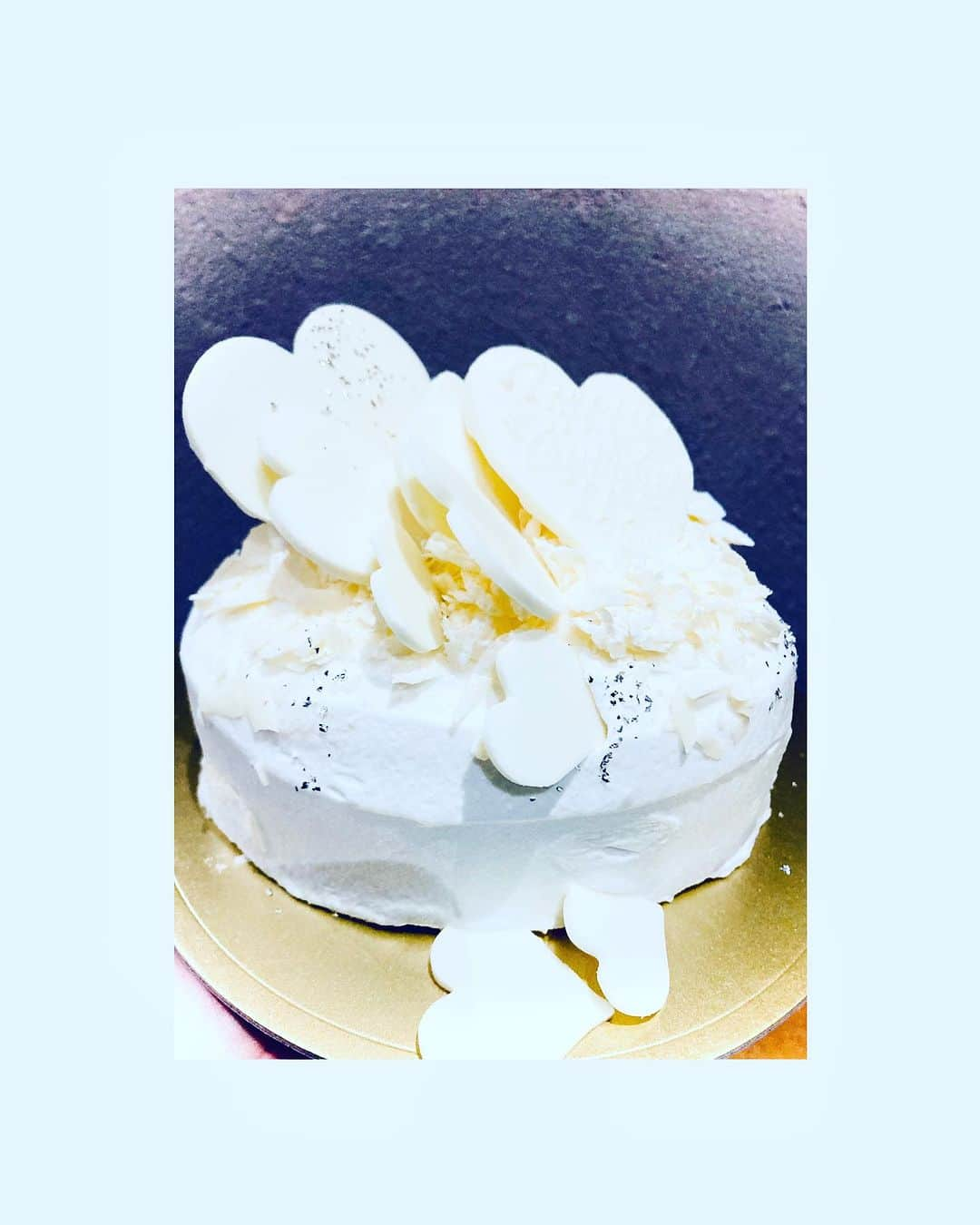 The Bakeさんのインスタグラム写真 - (The BakeInstagram)「もう長くやめてしまっている オーダーケーキ  月替わりのベイクから提案するオーダーケーキならできるかなと思った 今日この頃🤍  イメージカラー白で作ったハートケーキ   ＊オーダーケーキ再開は未定です  #ordercake #特注ケーキ #マンスリー  #マンスリーケーキ #whitecake #thebake #shibuya #tokyo」9月19日 22時56分 - the_bake1121