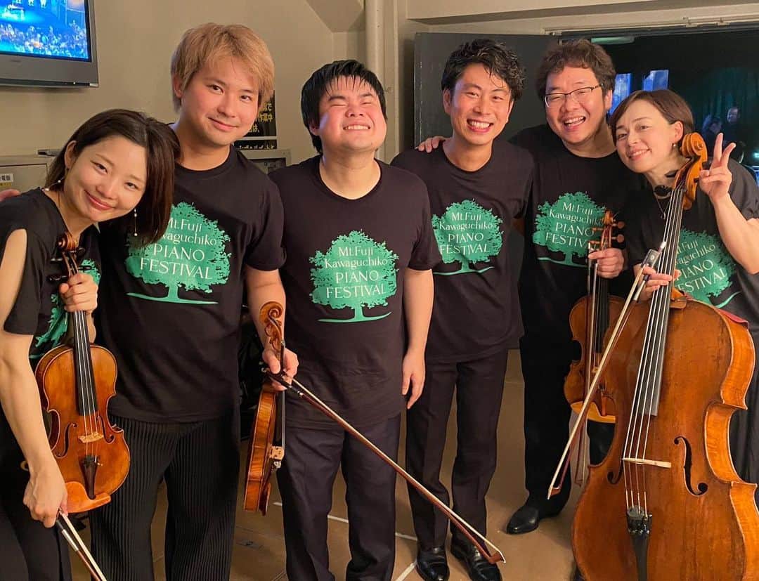 三浦文彰（ヴァイオリニスト）のインスタグラム：「In Kawaguchiko with my dear friends 🎶  Bravo to all and congratulations to the artist in residence of the festival  @nobuyuki_tsujii_official」
