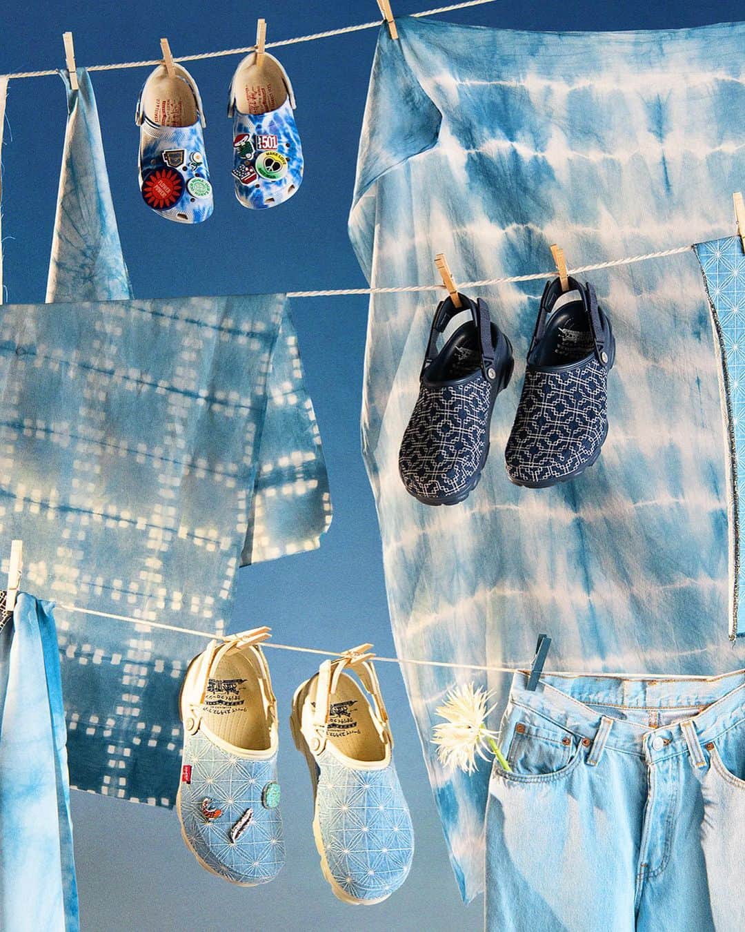 のインスタグラム：「Levi’s® x Crocs. Drawing inspiration from Japanese craftsmanship & denim artistry, the three-piece capsule combines casual comfort with quality design.    Available now on Levi.com and select Levi’s stores.」