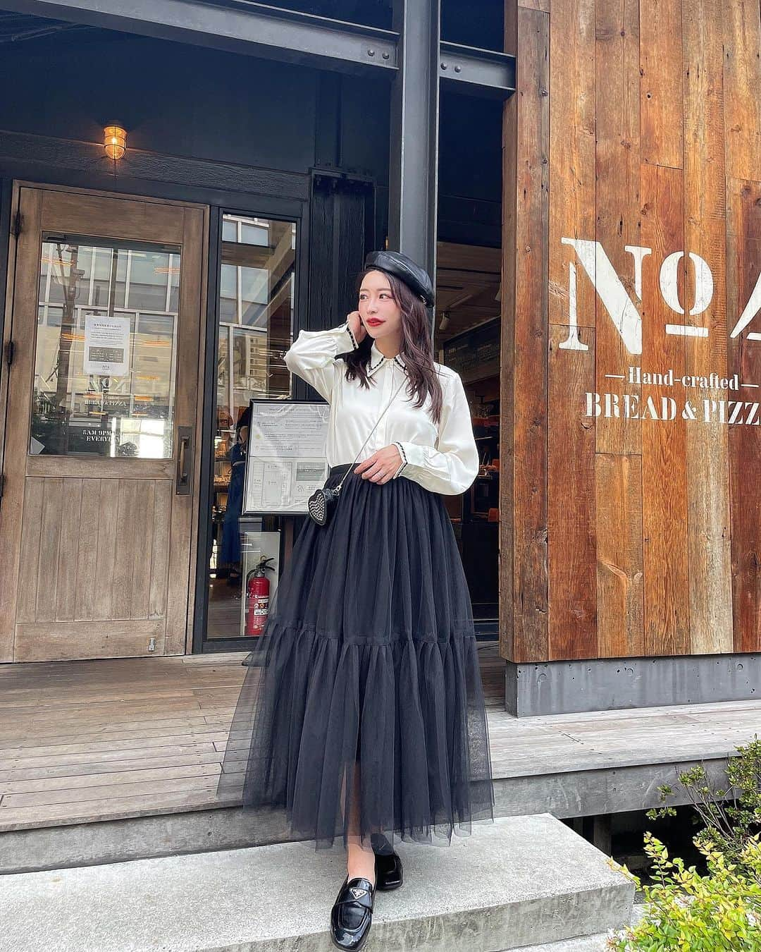 ひこ乃さんのインスタグラム写真 - (ひこ乃Instagram)「妊婦AWコーデ✧  妊娠中のサイズ感で洋服買っても今しか着ないから とにかくプチプラに収めたくてSHEIN大活躍😇  blouse.. ID:19697631 heart bag.. ID:12188100 skirt.. ID:14067955 béret.. ID: 22611122  お買い上げ金額1〜5,999円までは15%OFF、 6000円以上は20%OFFになります🩷  割引クーポン番号：23FWJP17 たくさん使ってね🫶🏻  ☑︎SHEIN秋冬のファッションライブショーが 9/25 am6:00~am9:00に開催されるそうです🎀  SHEINアプリ、TikTok、 • Twitter, YouTube, Facebook, Instagramで視聴できるそうです🐰✨  #FrontRowLive#SHEINfw23#SHEINforAll#ad#妊娠8ヶ月#妊娠28週#マタニティコーデ#shein購入#shein」9月19日 23時15分 - hikono0909