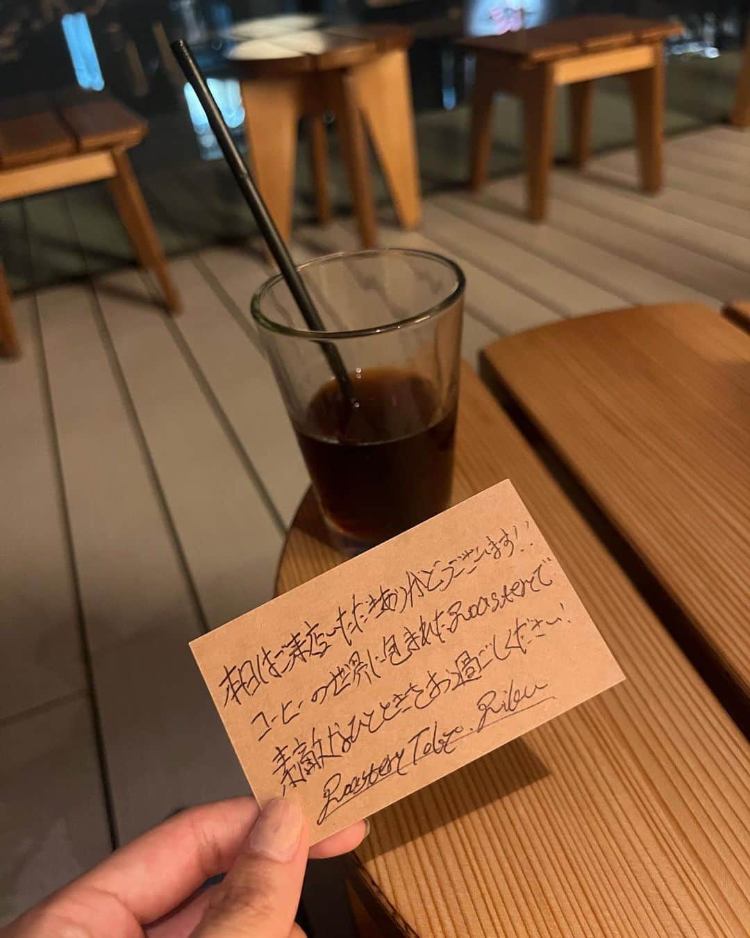 徳本夏恵（なちょす）さんのインスタグラム写真 - (徳本夏恵（なちょす）Instagram)「大好きな @starbucksreserve_tokyo で ブラックコーヒーだけの我慢day。 人見知りってもんを知らなそーな店員さんにほっこりしながら、 やっぱりここのお店好きだなぁって。 ニタニタしてた。 久しぶりにミニスカとか履いちゃって。 はやく秋来てほしいなぁ🍁❤︎  tops＆shoes＆skirt @zara  #nofilter #なちよのわたくしふく」9月19日 23時26分 - nachos_kimono